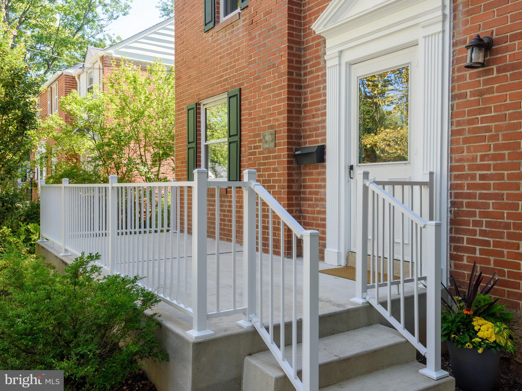 507 OAK STREET