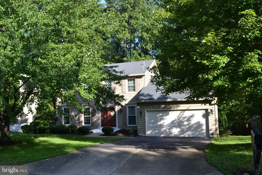 Charming 5 bedroom home in sought after neighborhood of Montclair.  Nestled on cul de sac with many updates; Newer roof, HVAC, kitchen, appliances, double hung energy efficient windows, vinyl siding and gutters.  Fully finished walk-out basement with bedroom and full bathroom.  3,300 sq. ft. of living space. 1/4 of acre yard, larger than average for this neighborhood.  Expansive deck, perfect for backyard enjoyment.  Henderson ES is an award winning Children's Engineering school.  Close to many commuter lines, and lots.  This neighborhood has a community lake for resident use with 3 life-guarded sandy beaches in summer.  Golf course and 2 pools in the neighborhood for use with membership. Please pardon boxes when viewing the home, tenants are moving out.