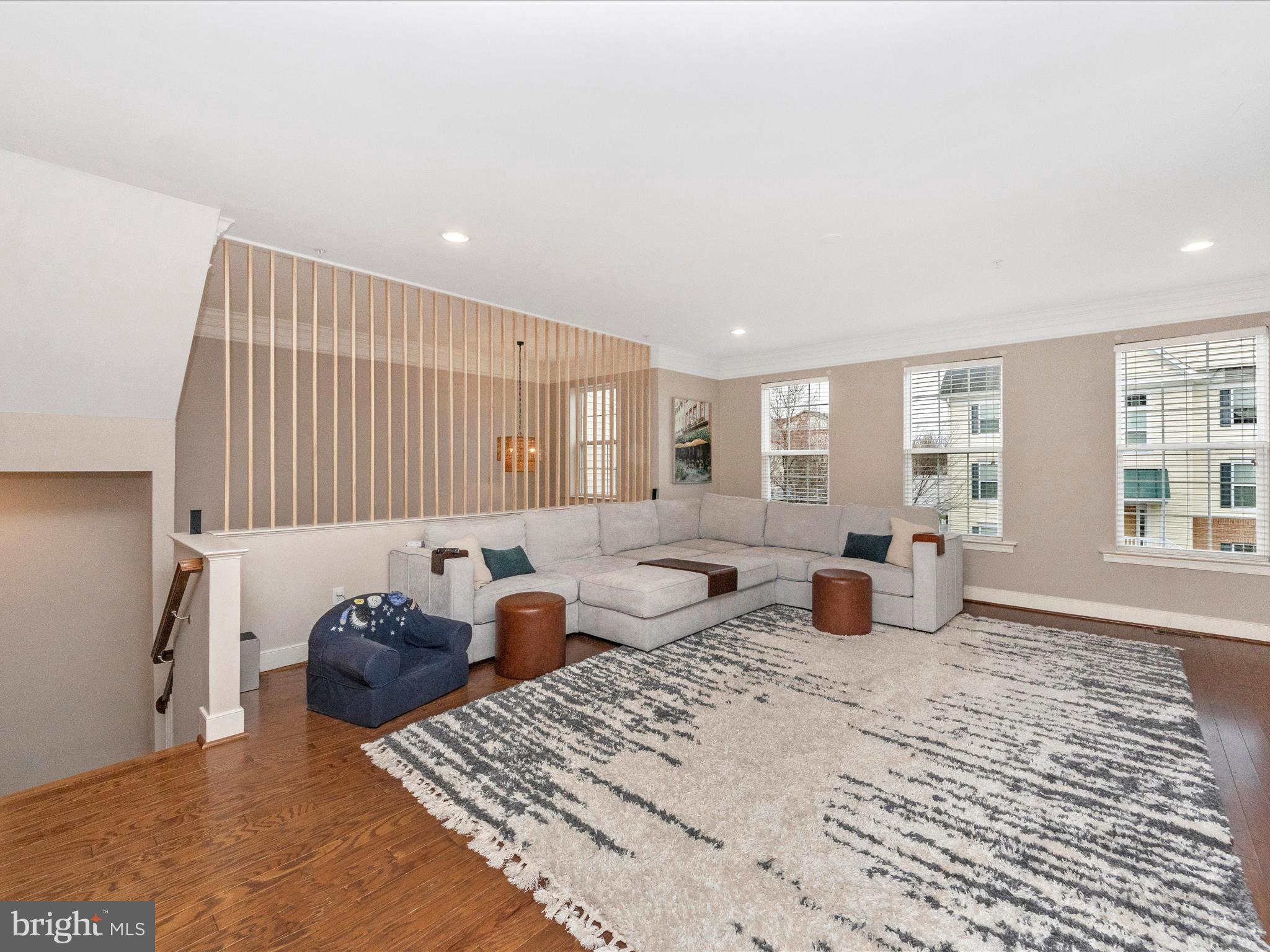 8624 SUMMER WAVES WAY