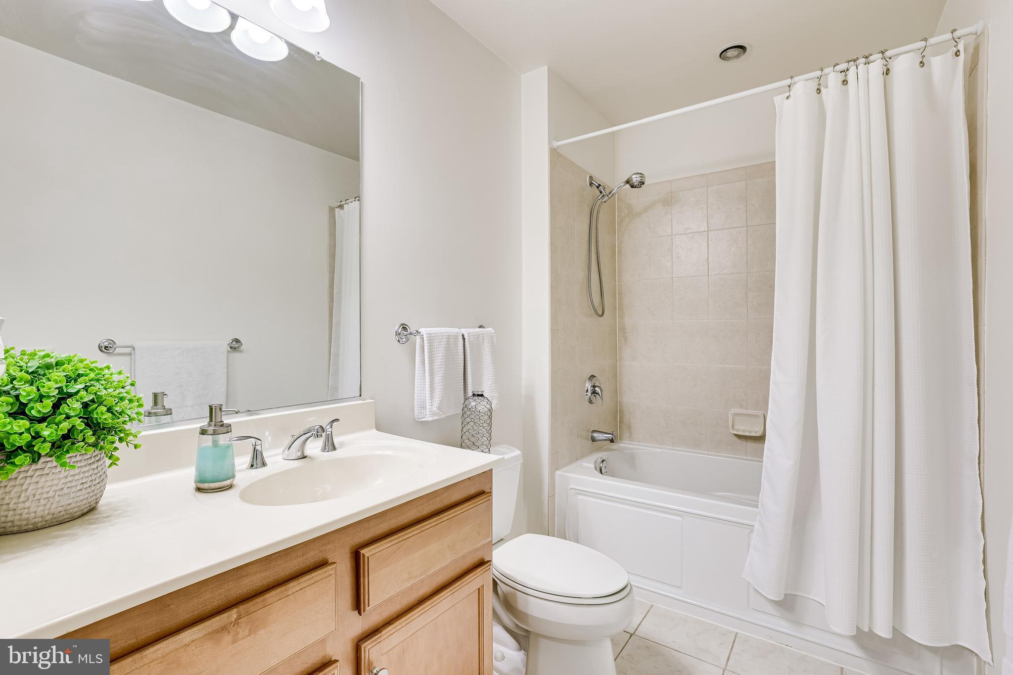 PARAMOUNT - Residential