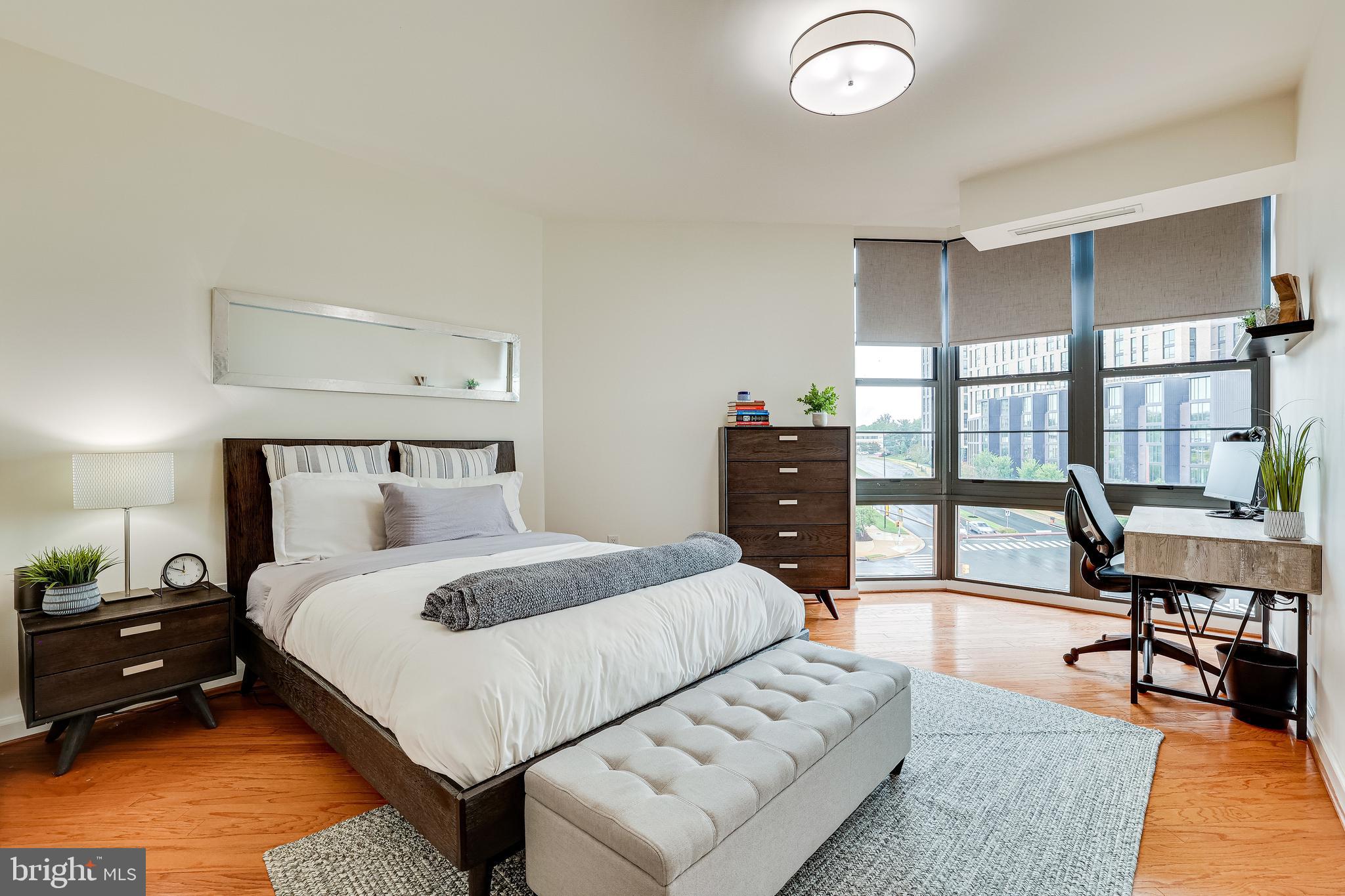 PARAMOUNT - Residential