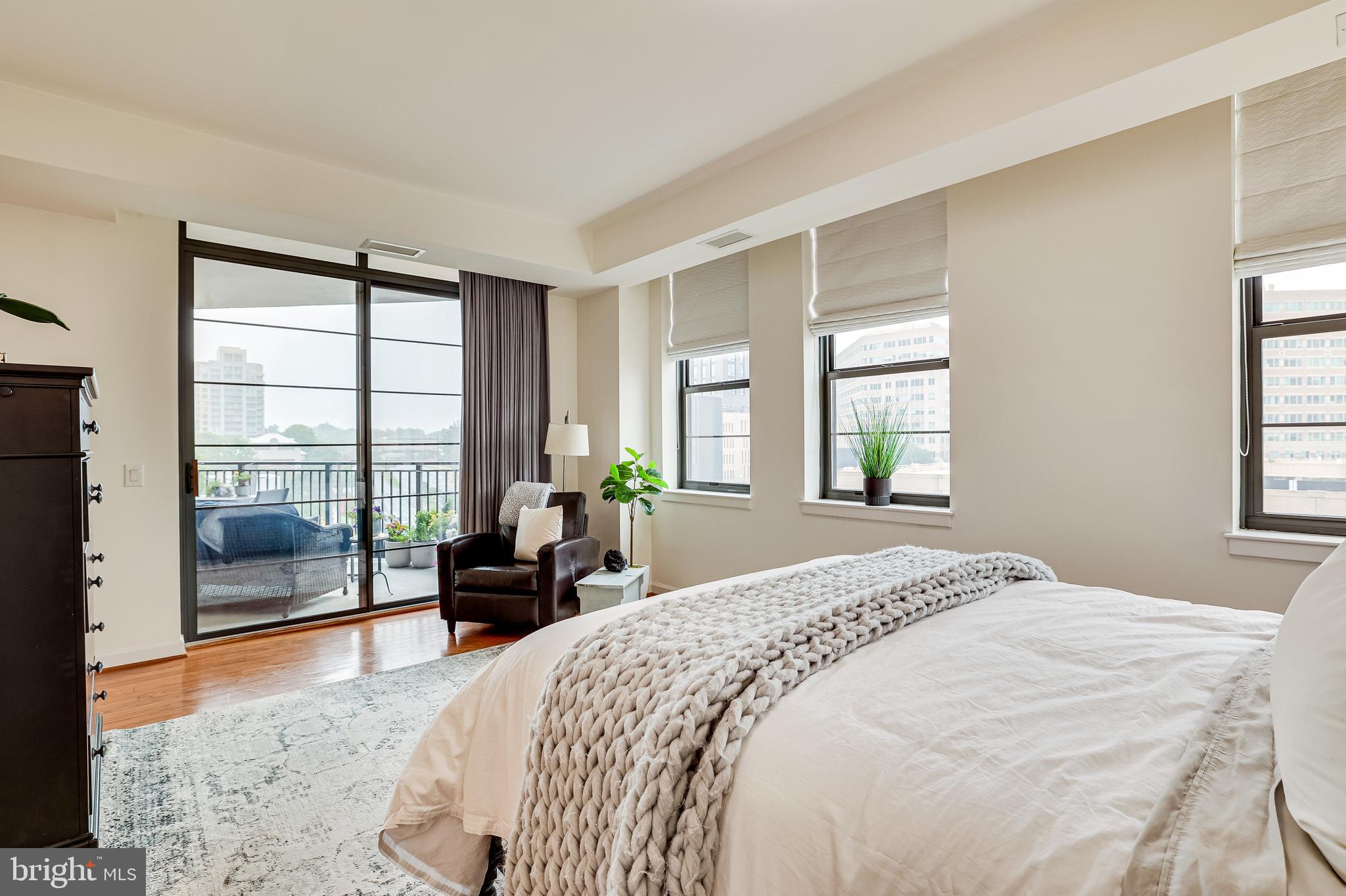 PARAMOUNT - Residential