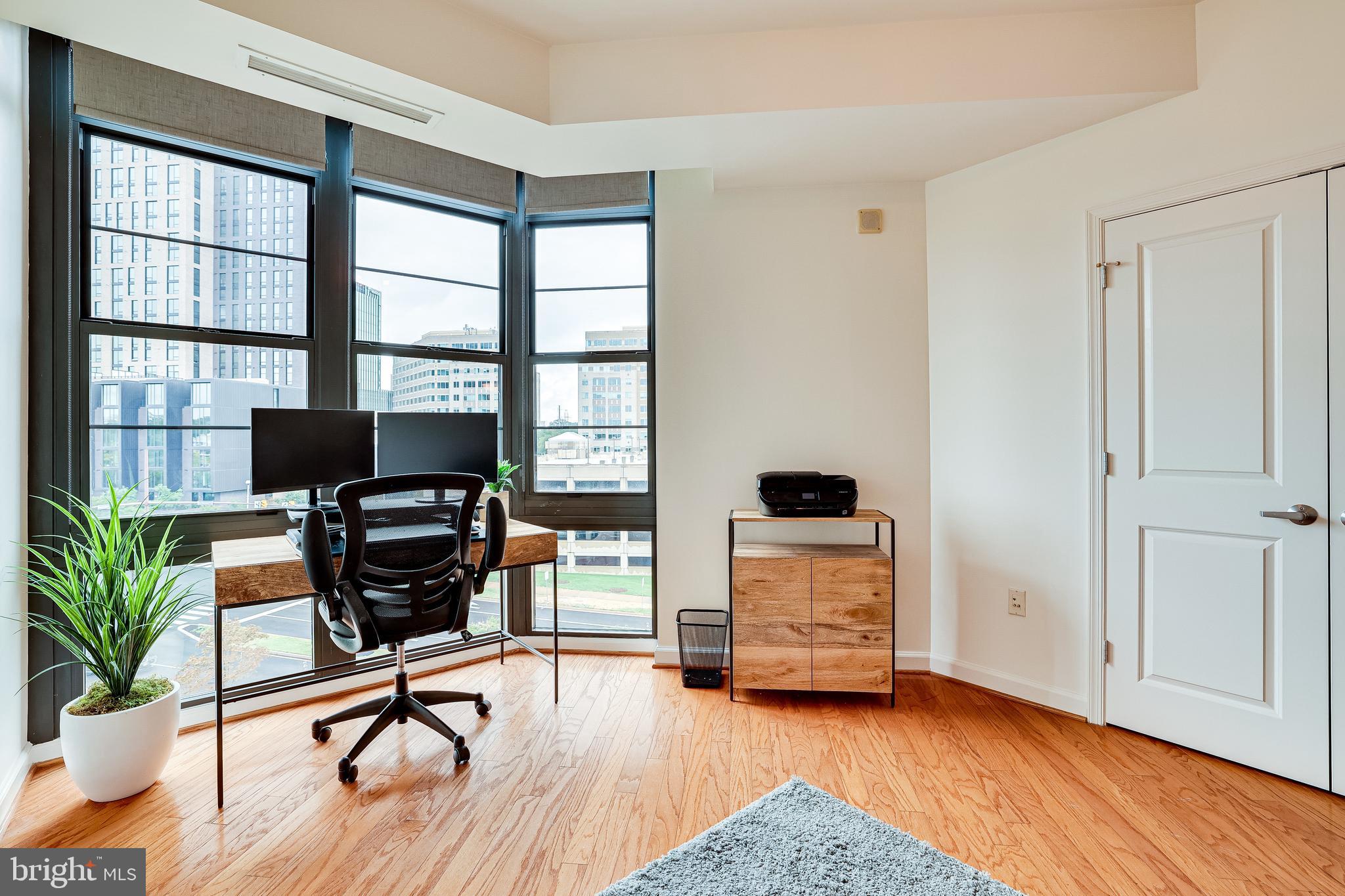 PARAMOUNT - Residential