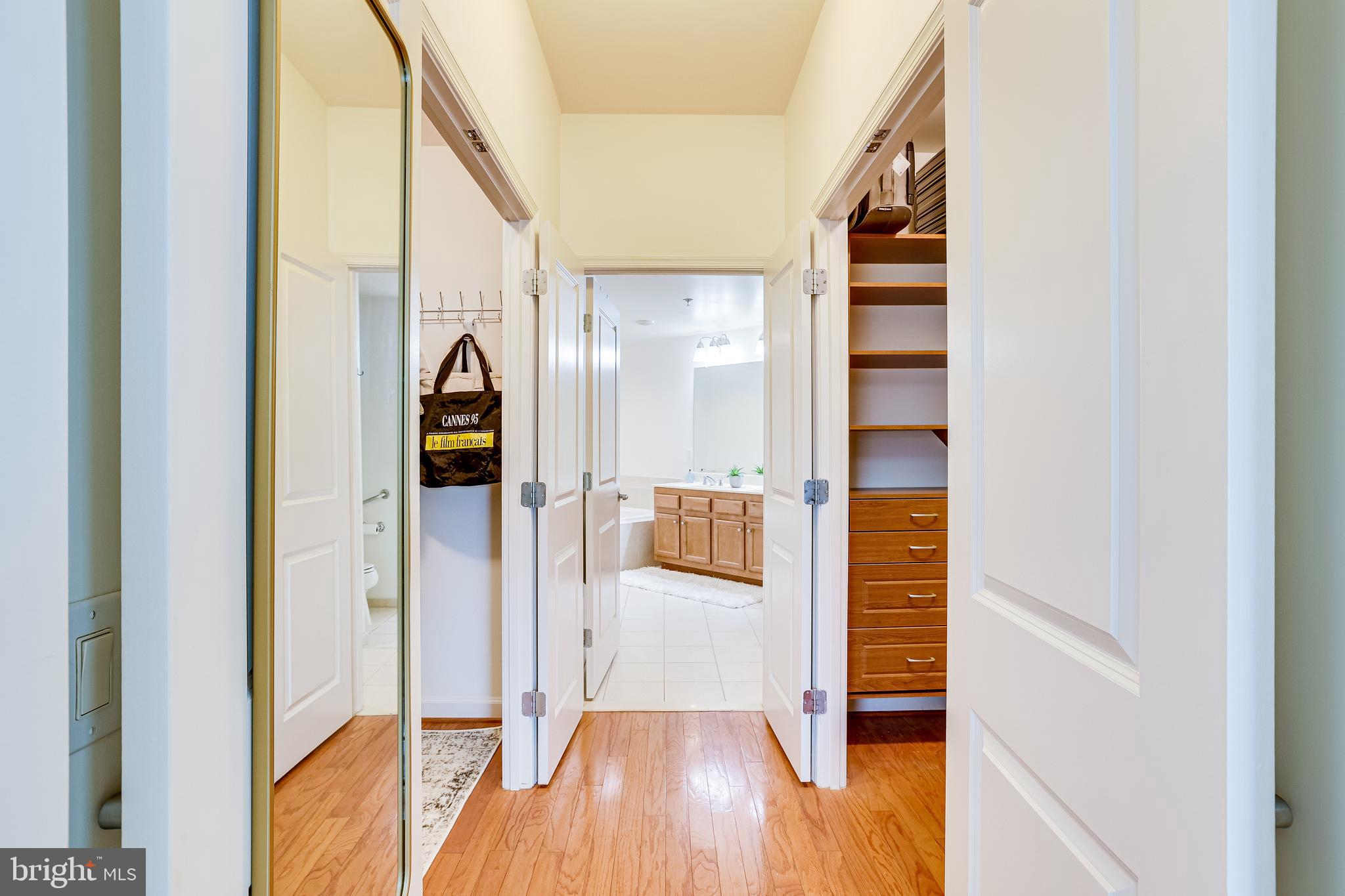 PARAMOUNT - Residential