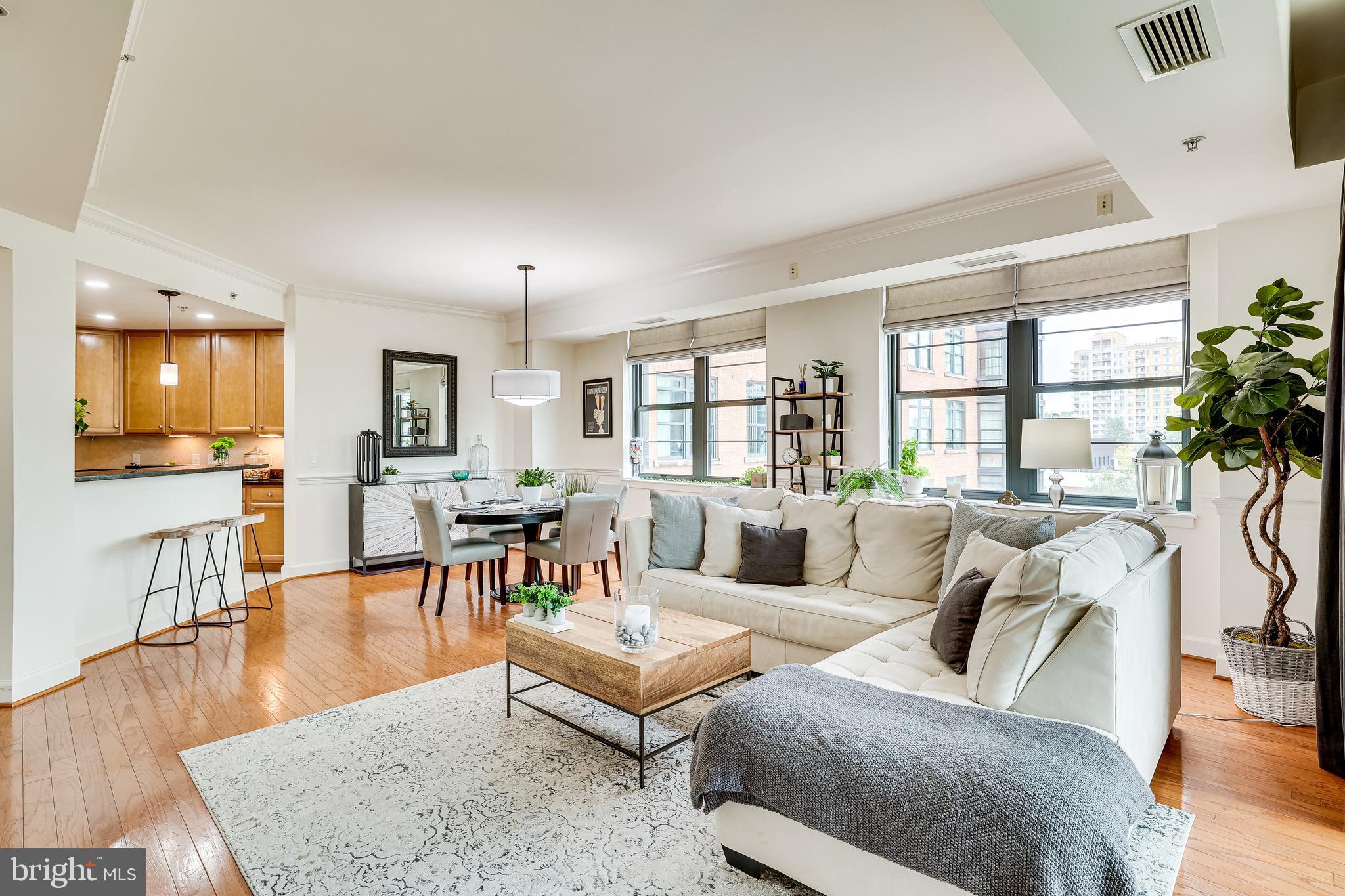 PARAMOUNT - Residential