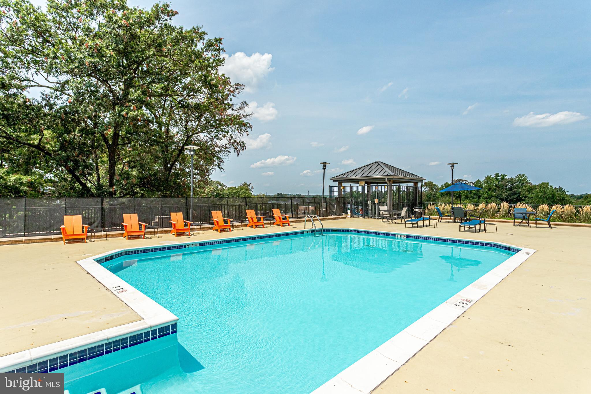 PARAMOUNT - Residential