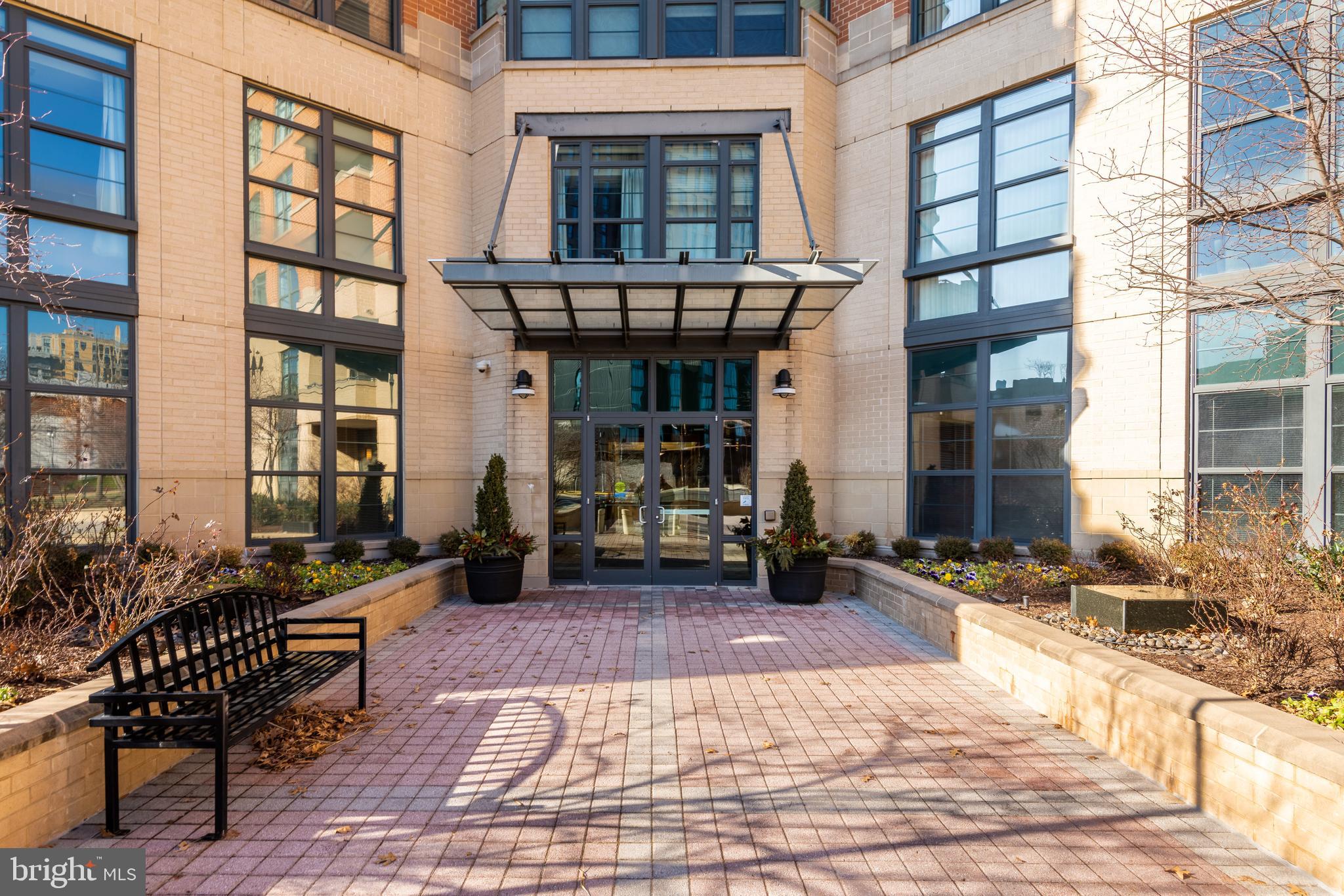 PARAMOUNT - Residential