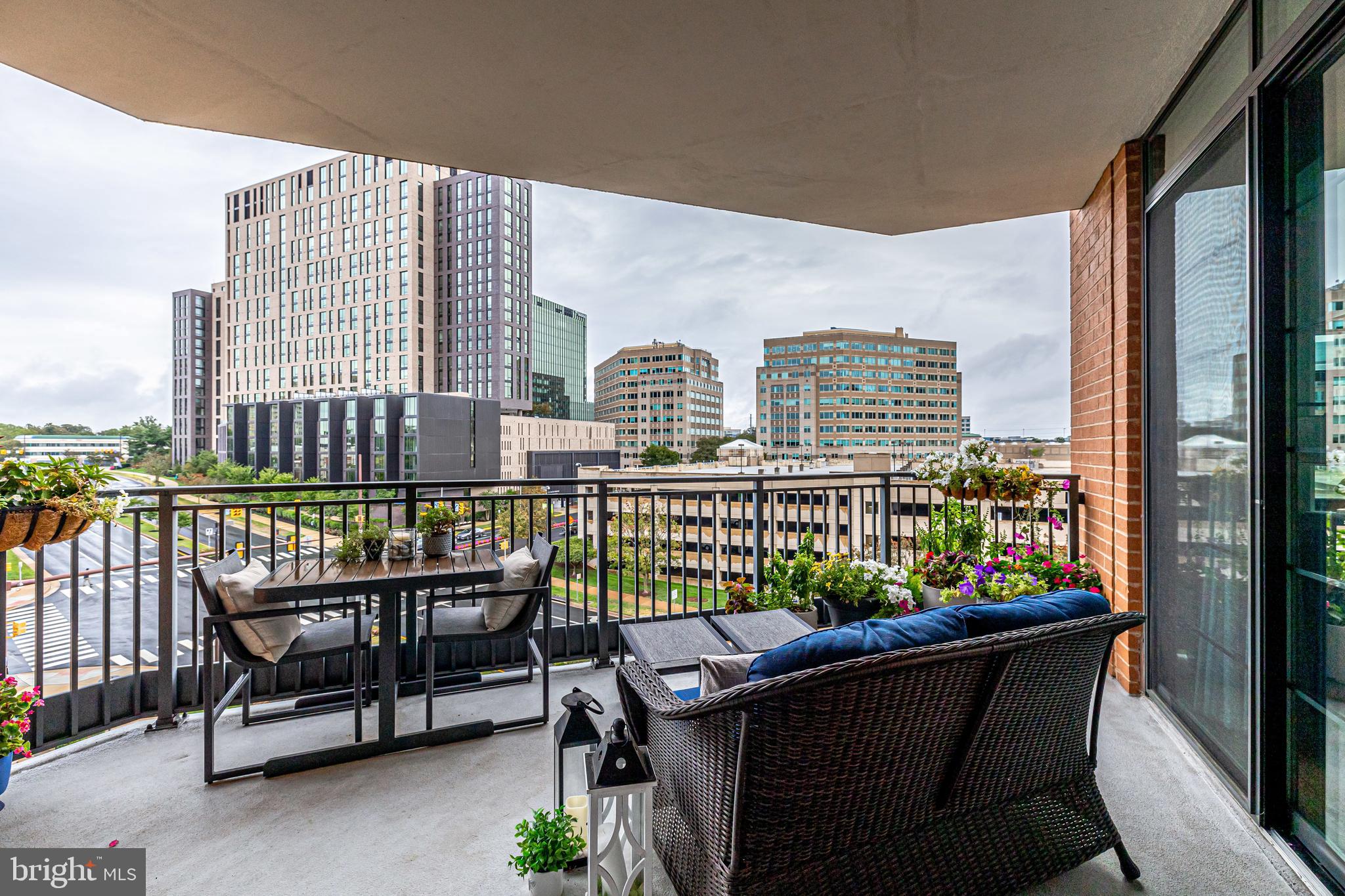 PARAMOUNT - Residential