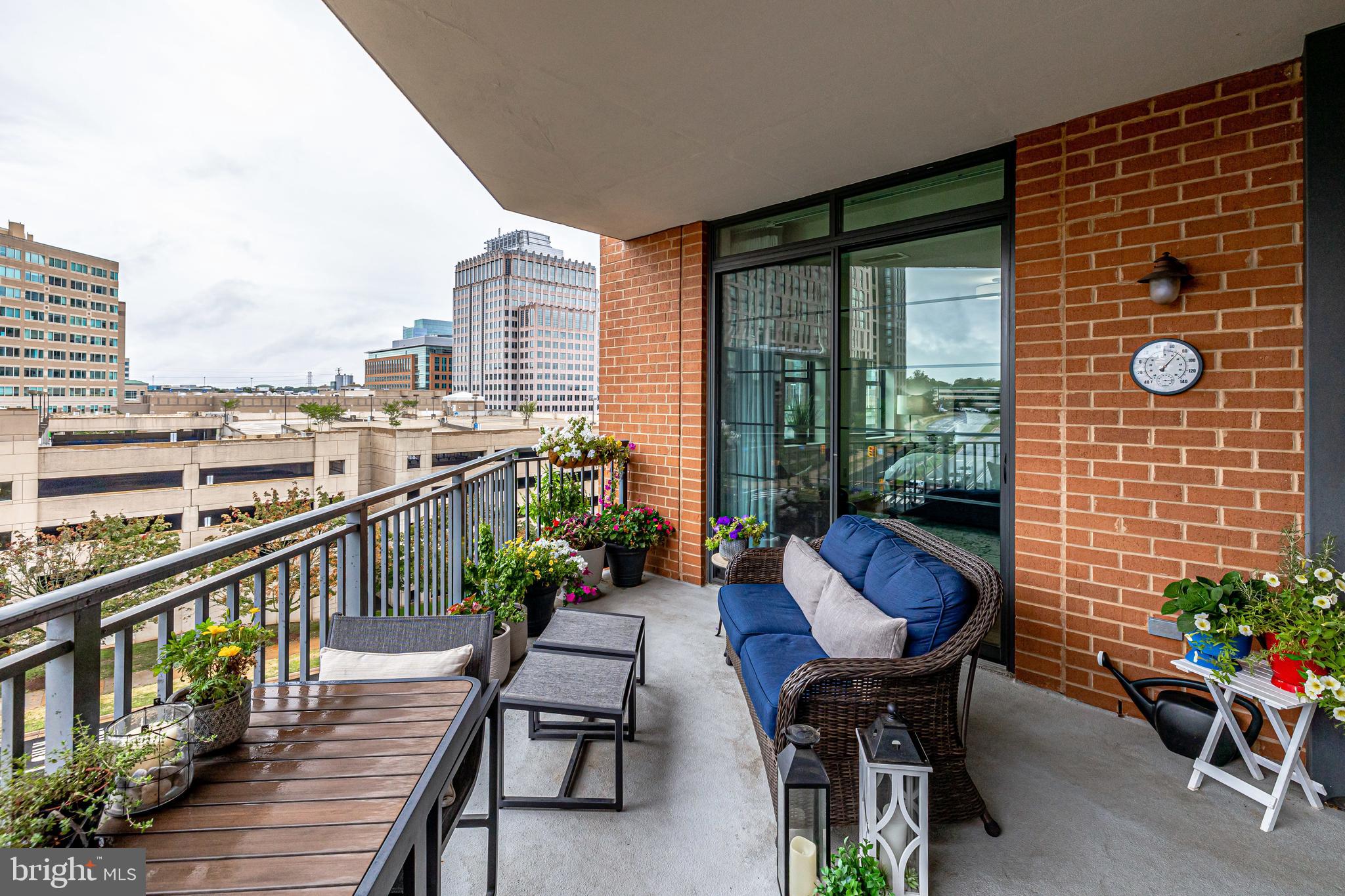 PARAMOUNT - Residential