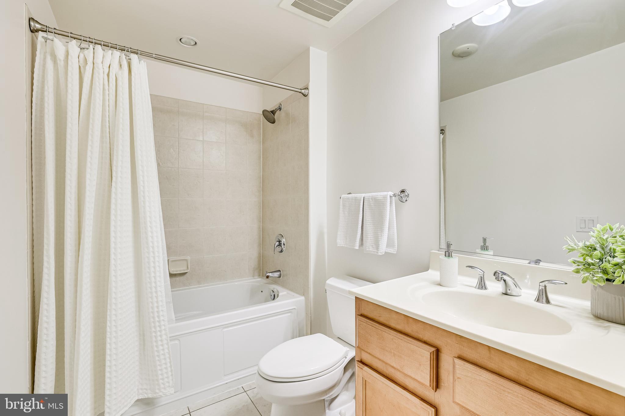 PARAMOUNT - Residential