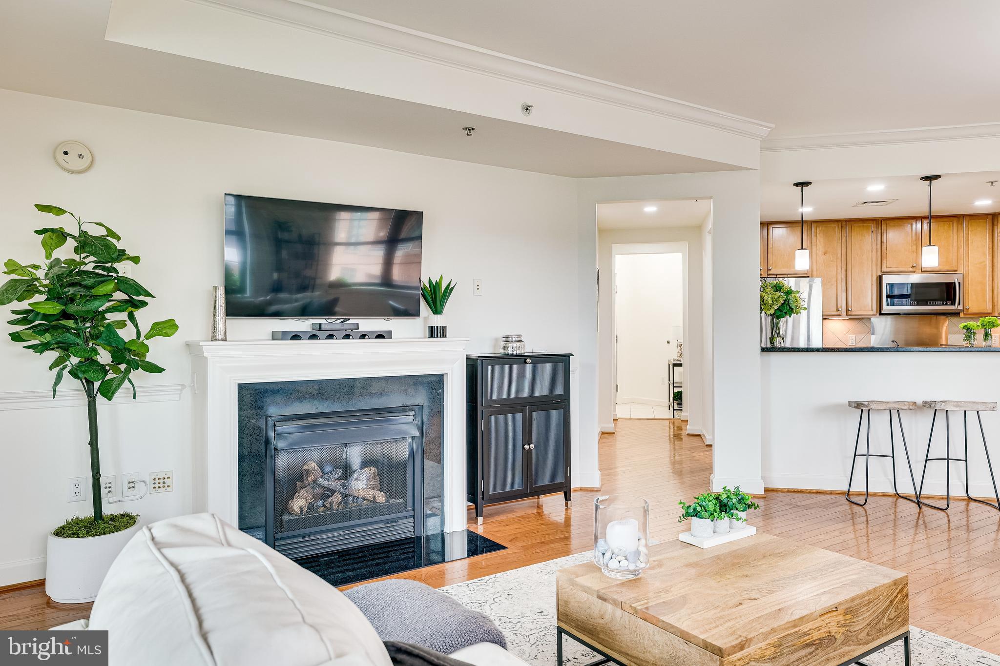 PARAMOUNT - Residential