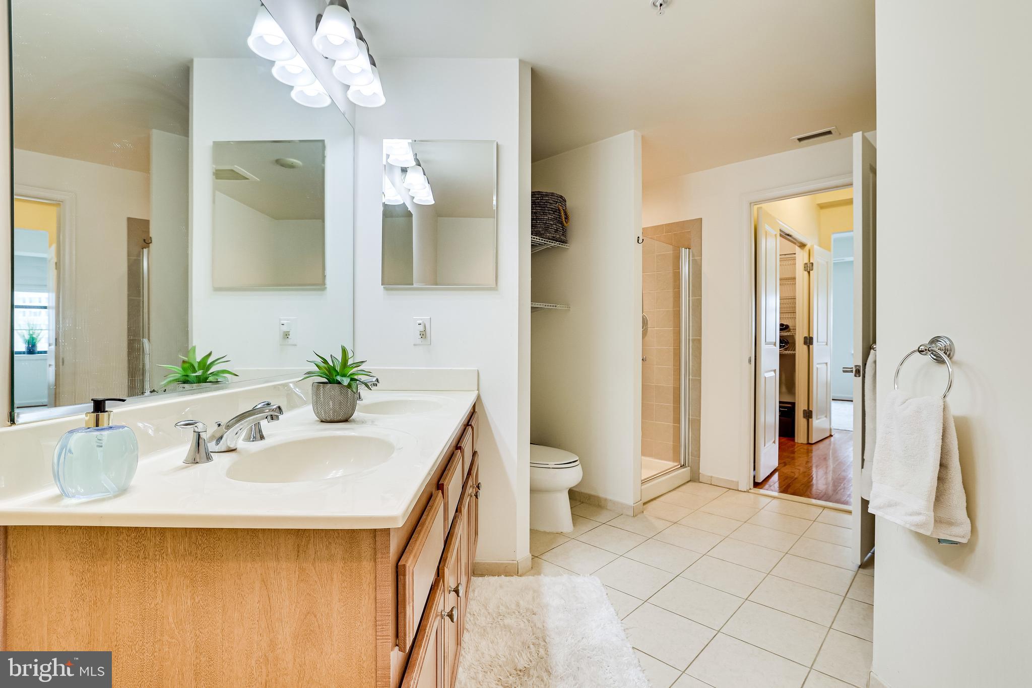 PARAMOUNT - Residential