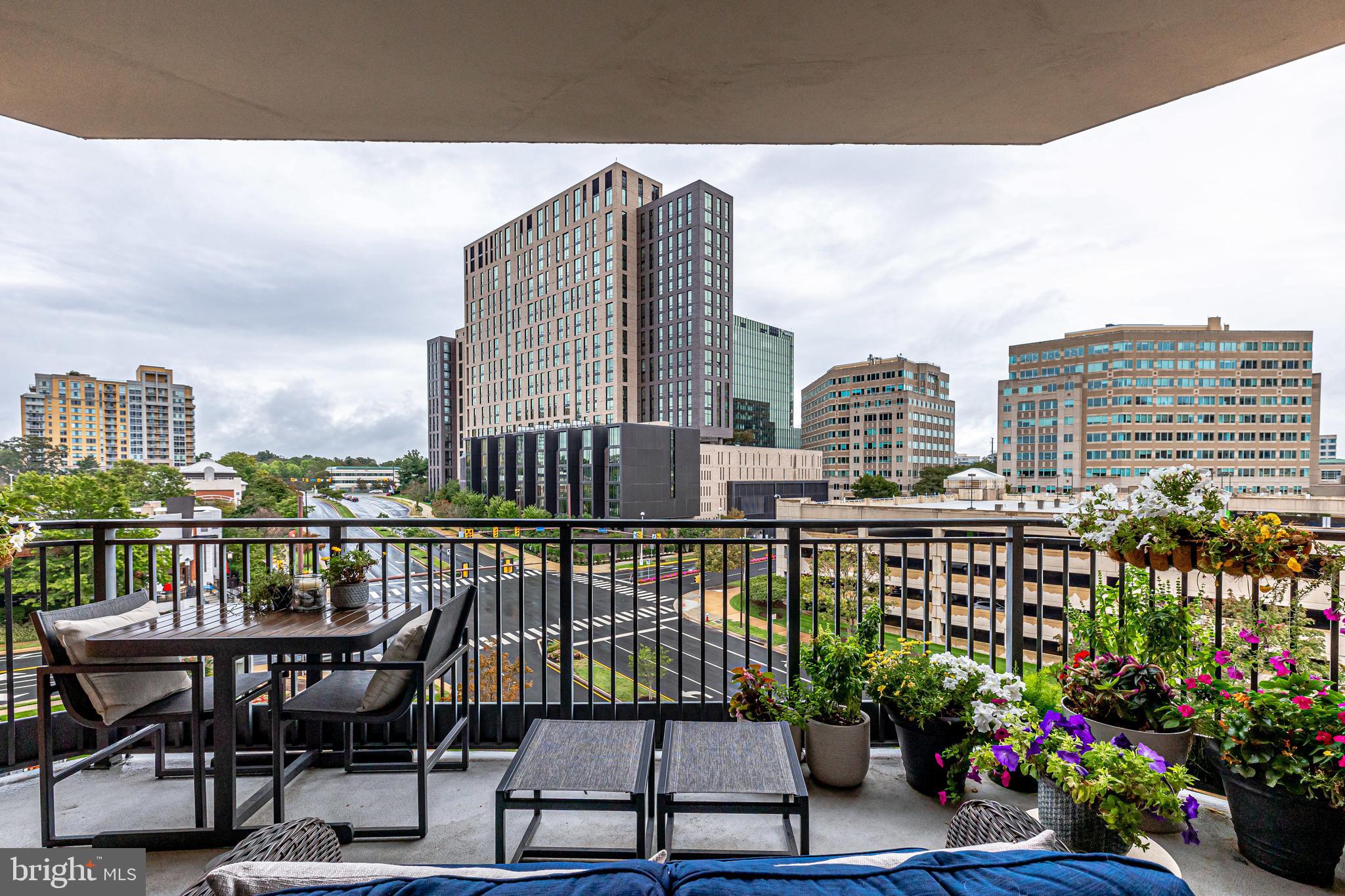 PARAMOUNT - Residential