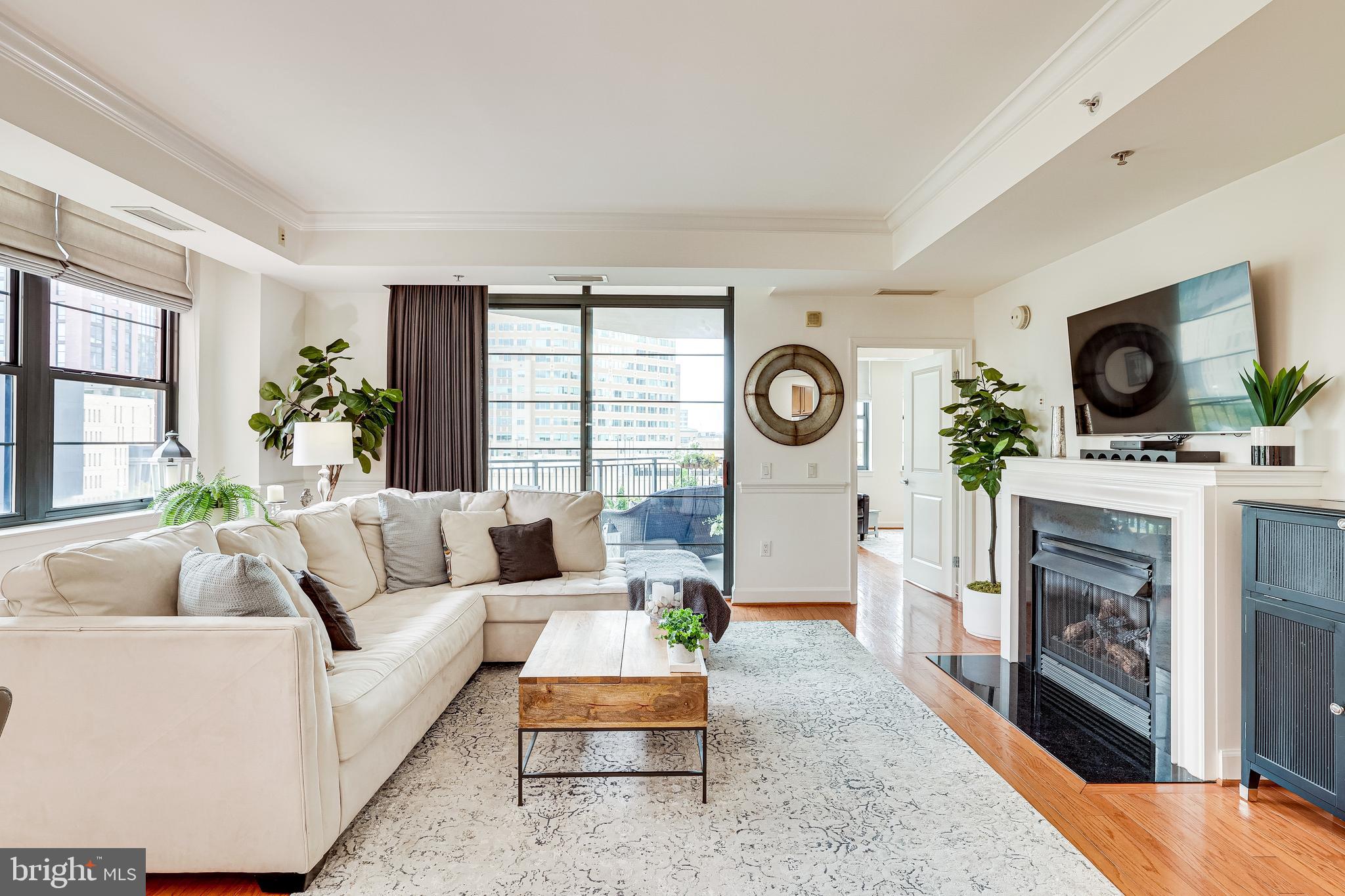 PARAMOUNT - Residential