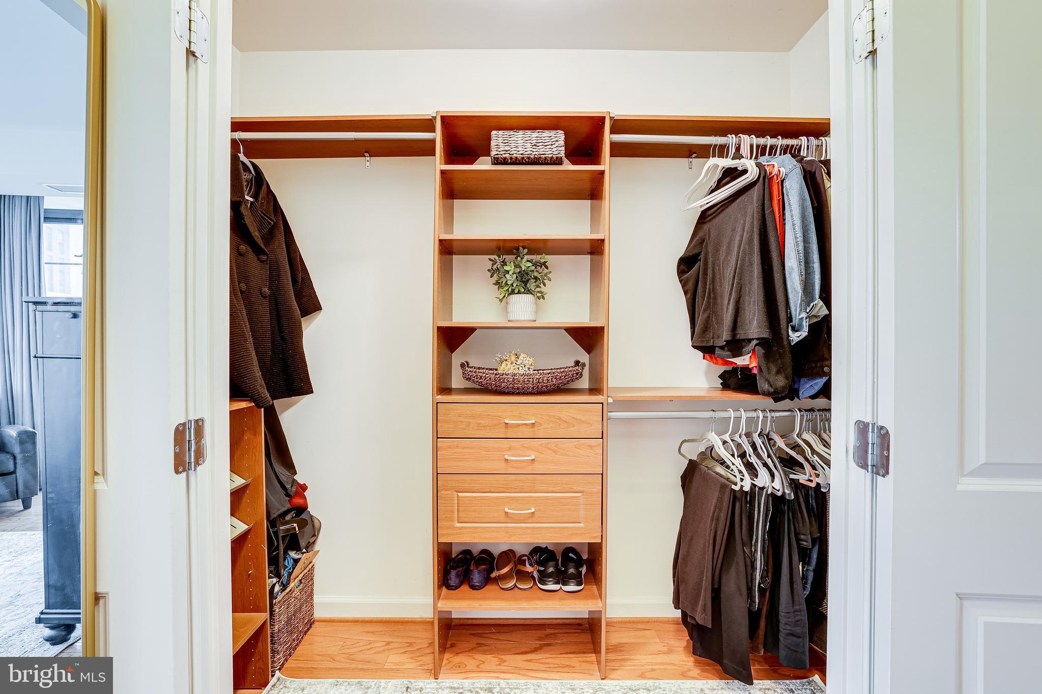 PARAMOUNT - Residential