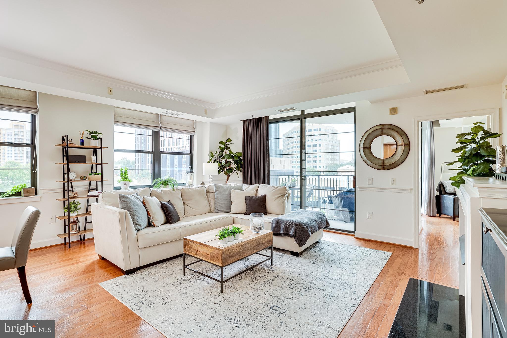 PARAMOUNT - Residential