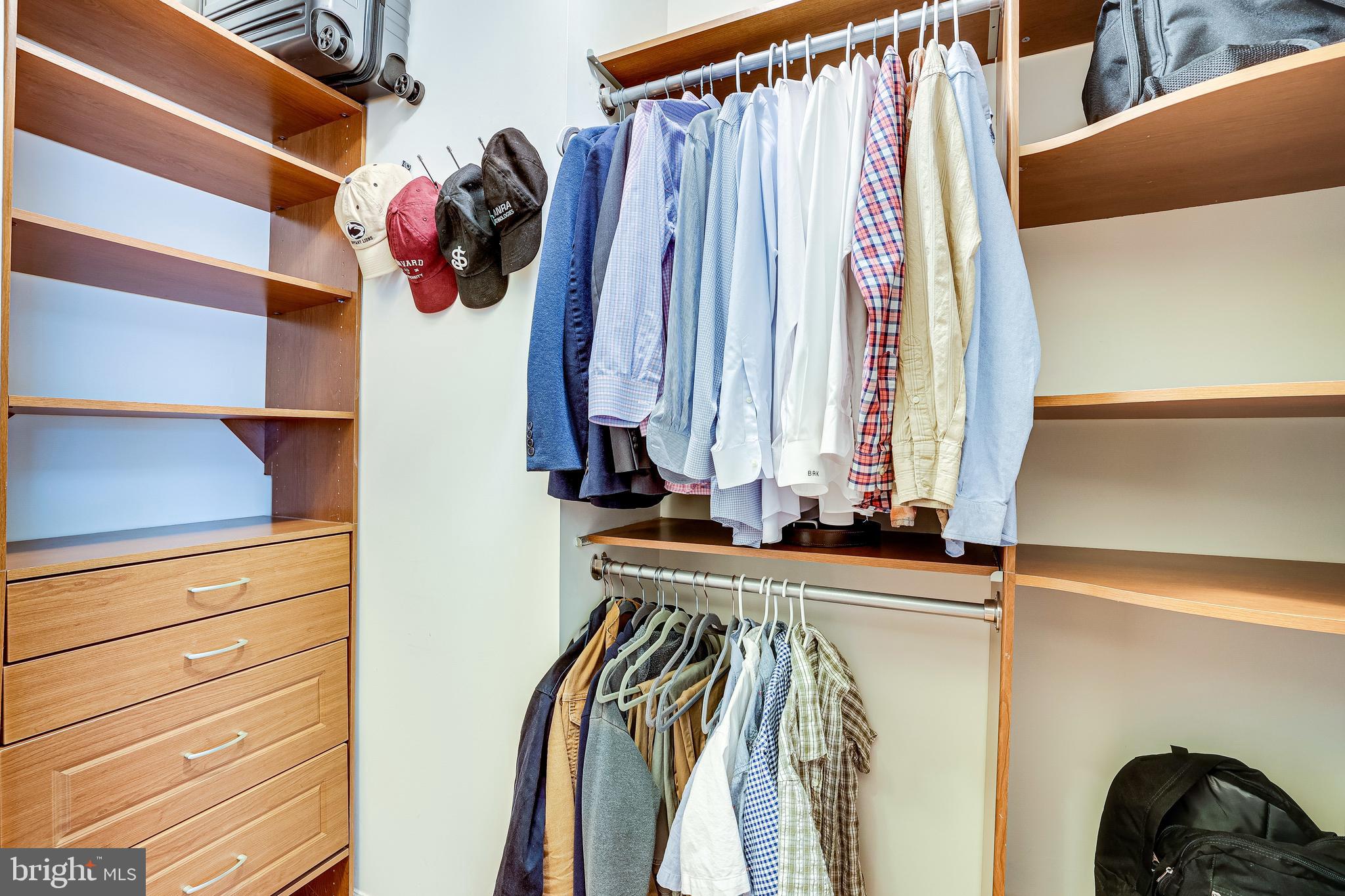 PARAMOUNT - Residential