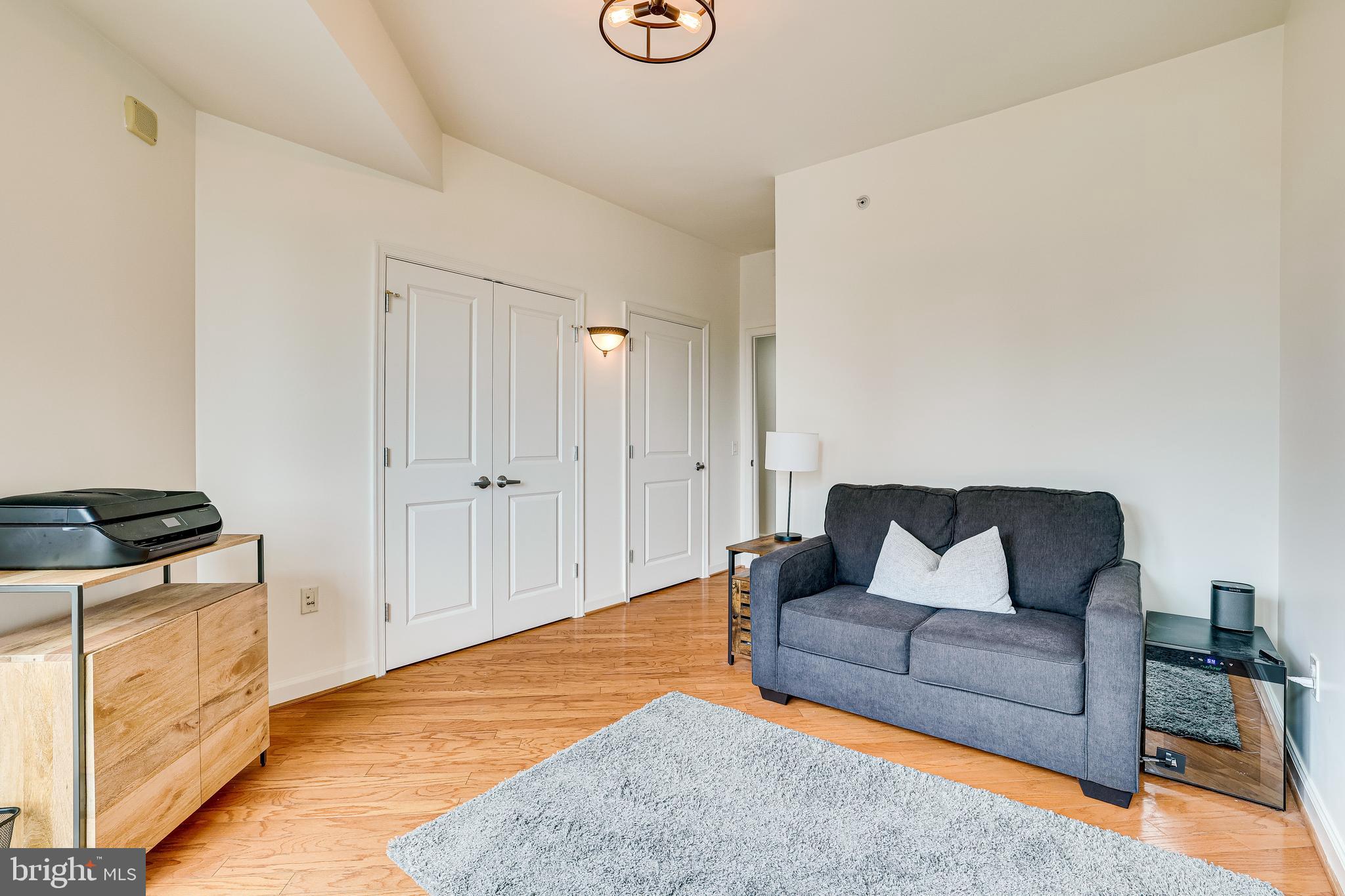 PARAMOUNT - Residential