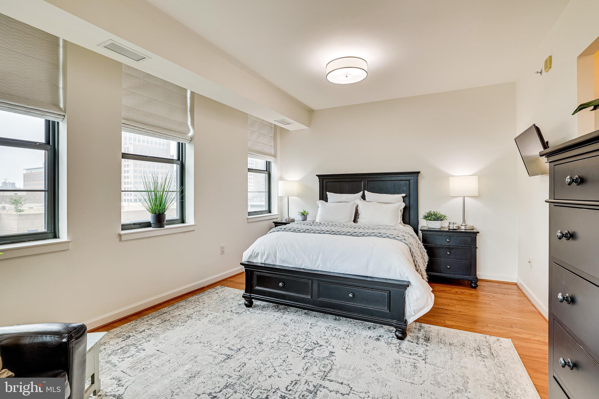 PARAMOUNT - Residential