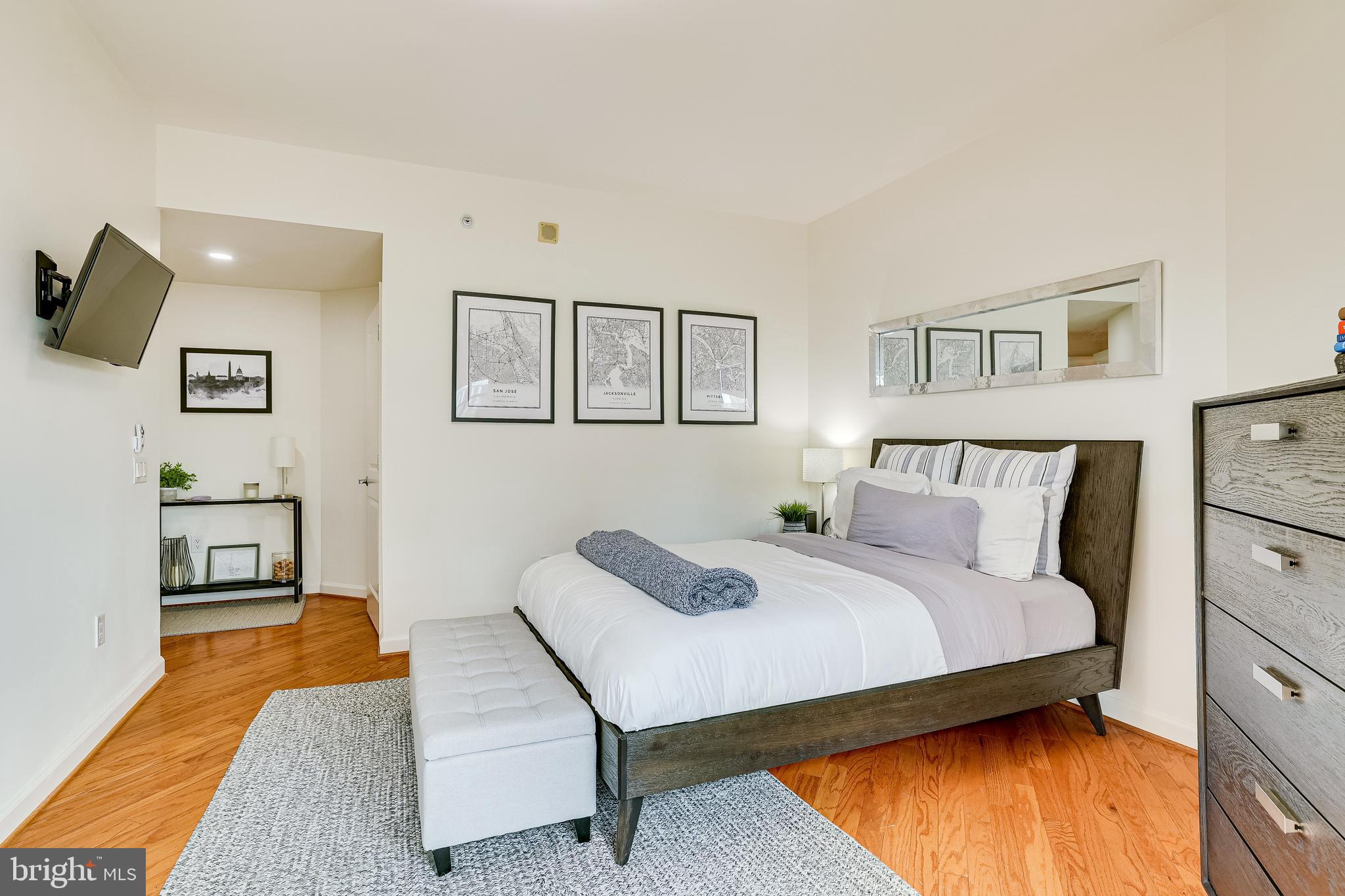 PARAMOUNT - Residential