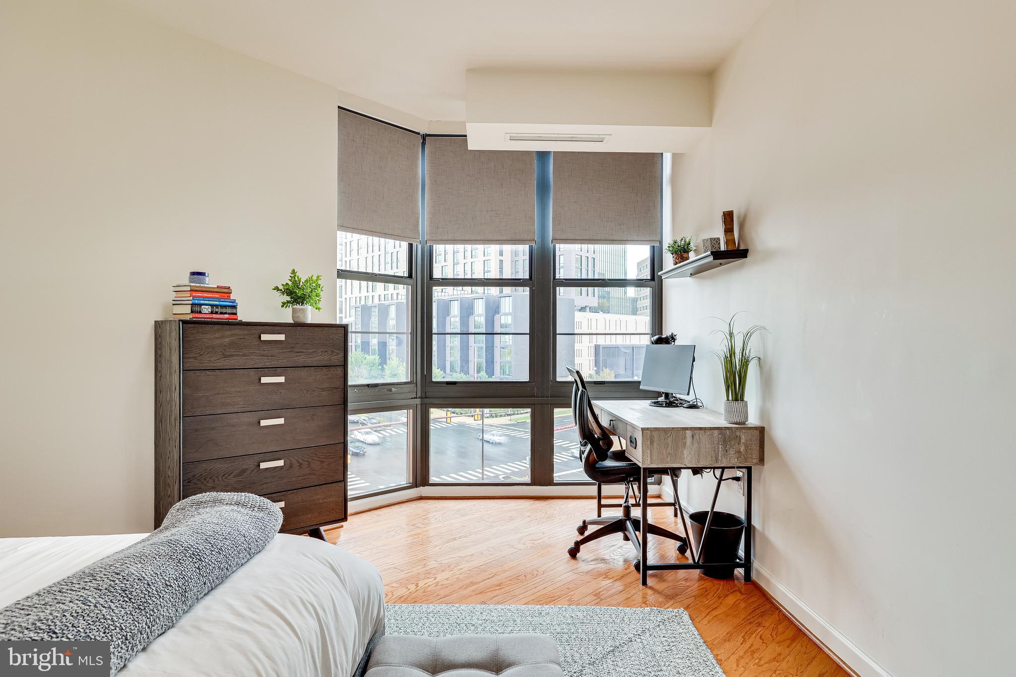 PARAMOUNT - Residential