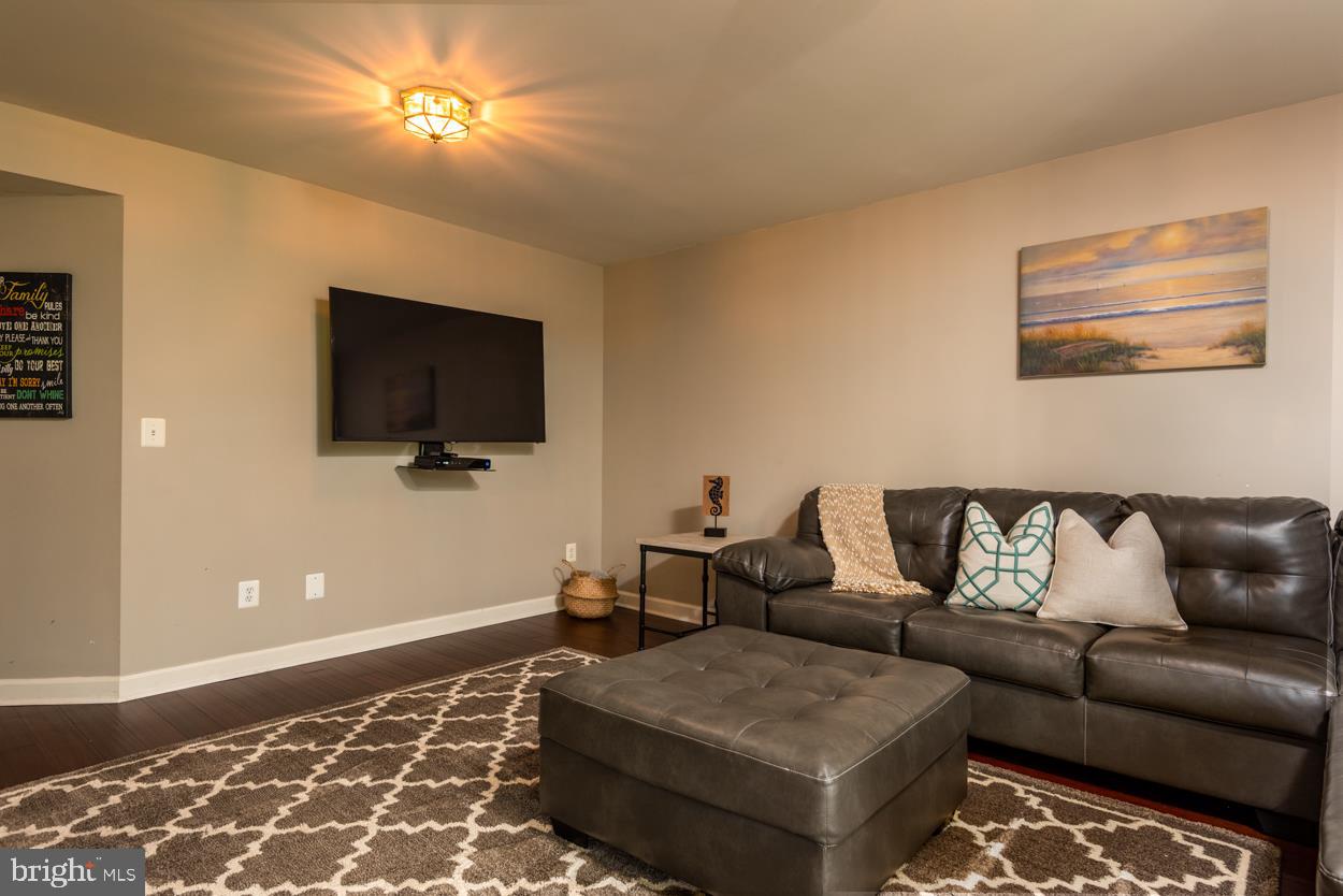 VIRGINIA OAKS - Residential