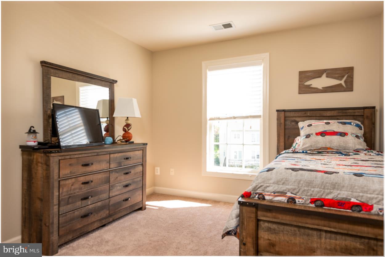 VIRGINIA OAKS - Residential