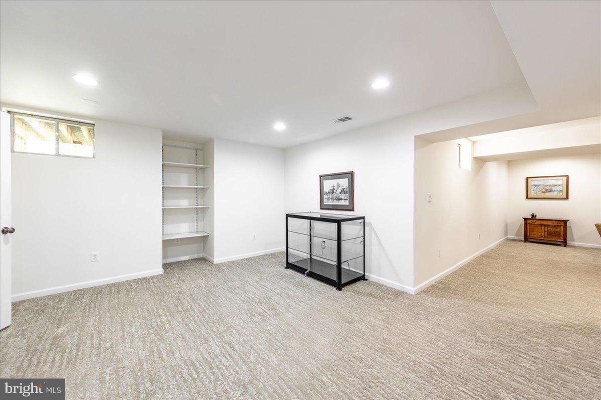 ROUND HILL - Residential