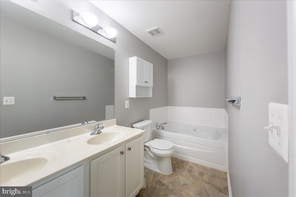 ROUND HILL - Residential