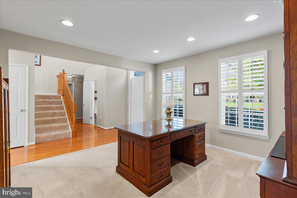 ROUND HILL - Residential