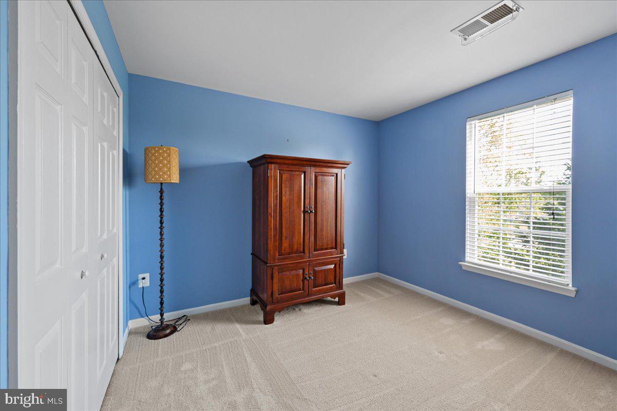 ROUND HILL - Residential