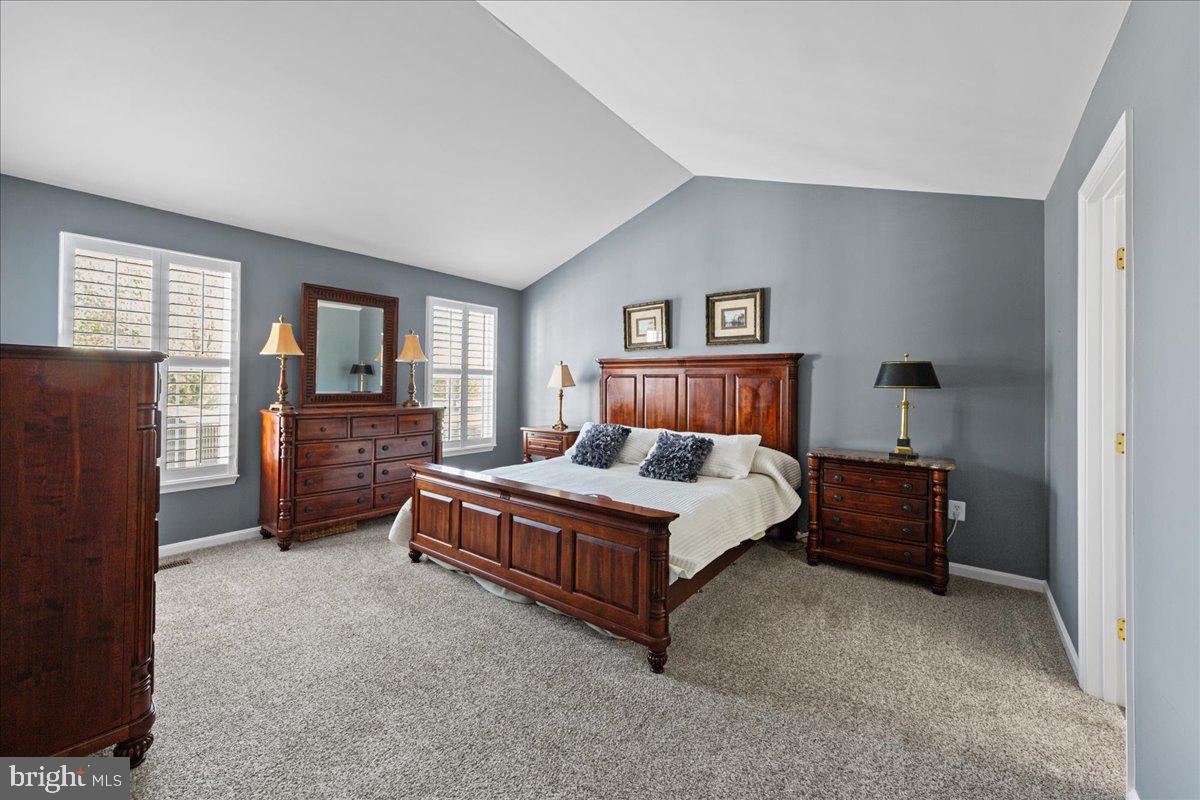 ROUND HILL - Residential