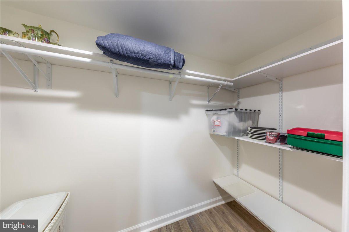 ROUND HILL - Residential