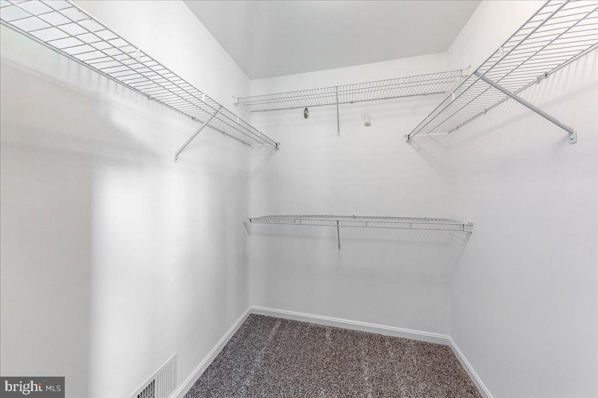 ROUND HILL - Residential