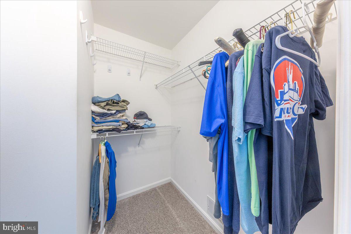 ROUND HILL - Residential