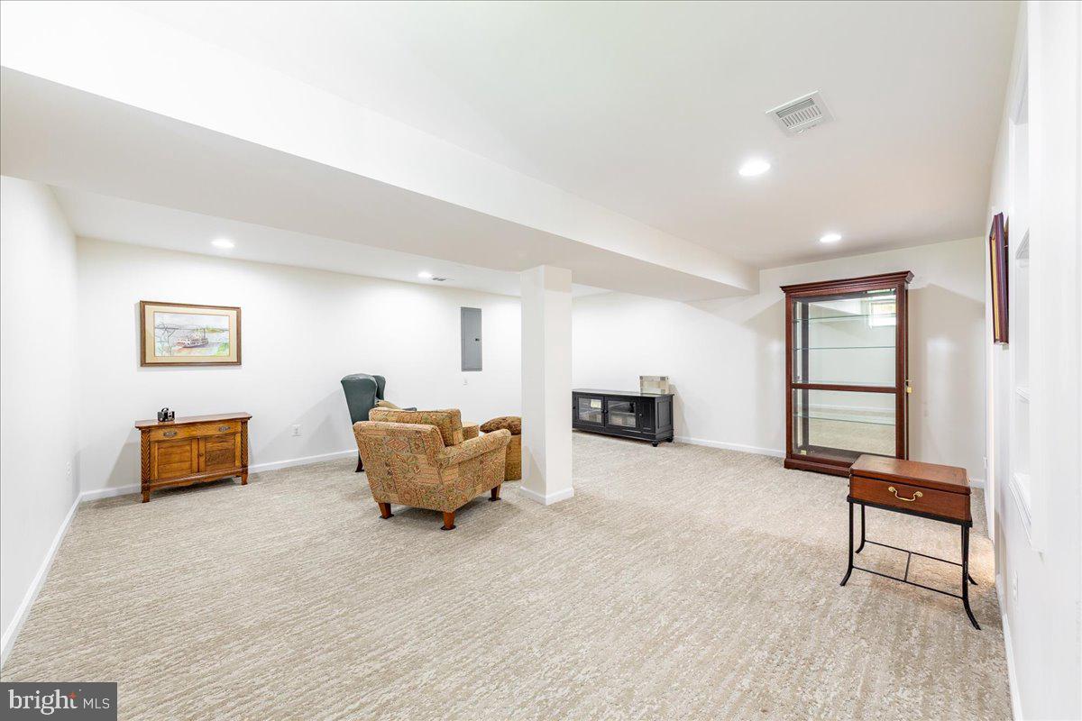 ROUND HILL - Residential