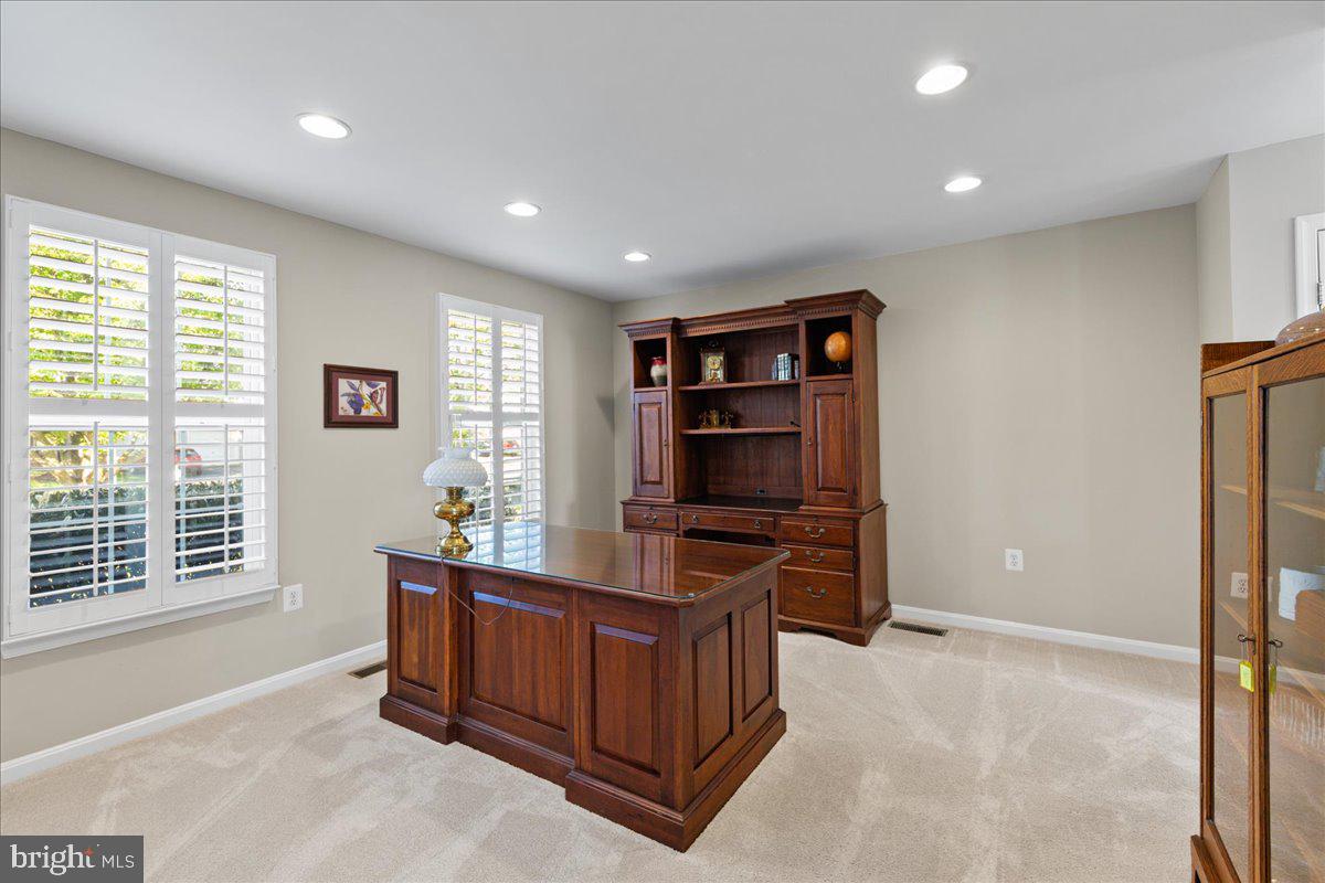 ROUND HILL - Residential