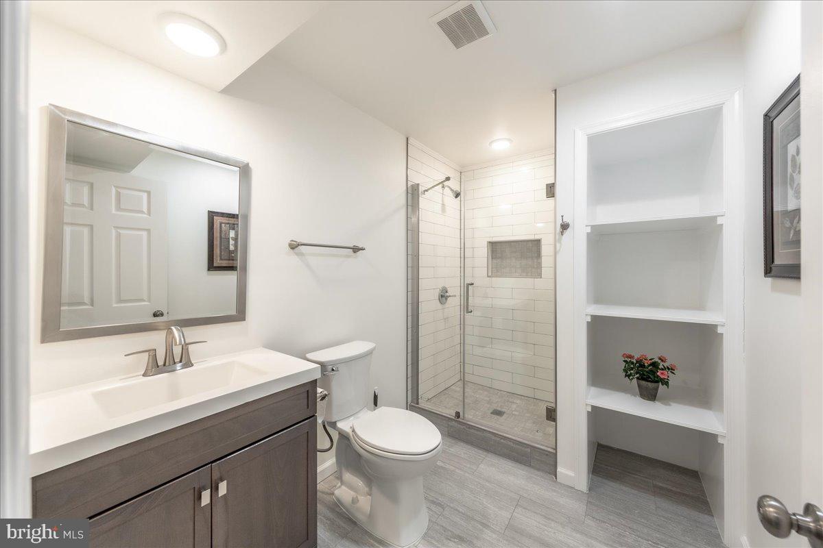 ROUND HILL - Residential