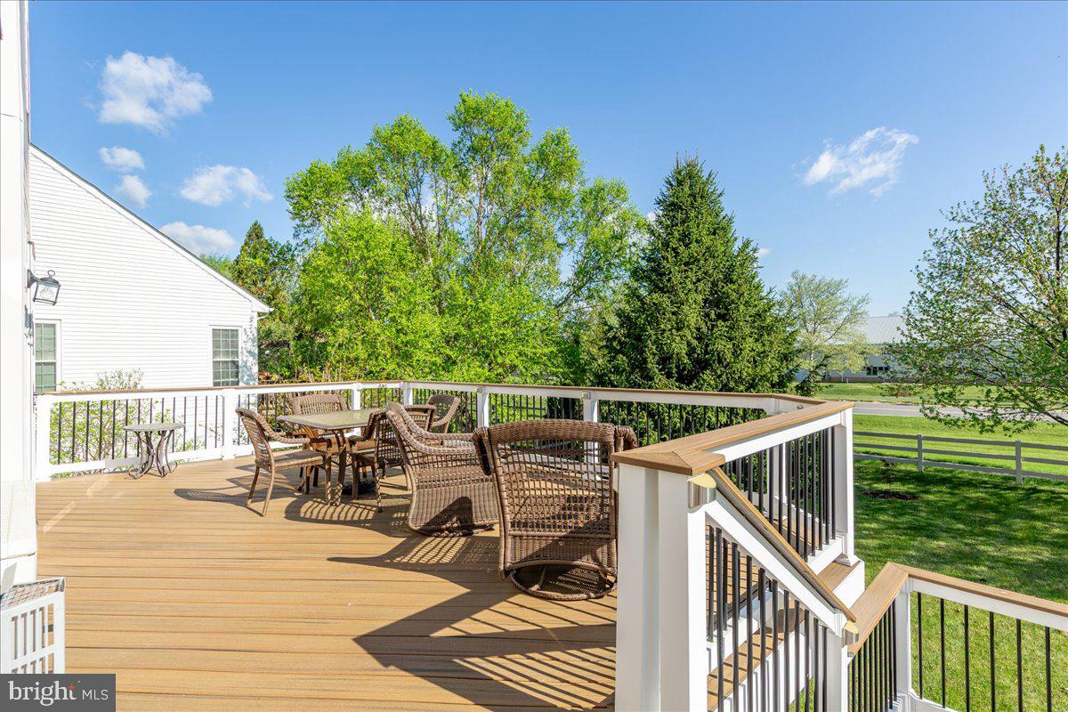 ROUND HILL - Residential