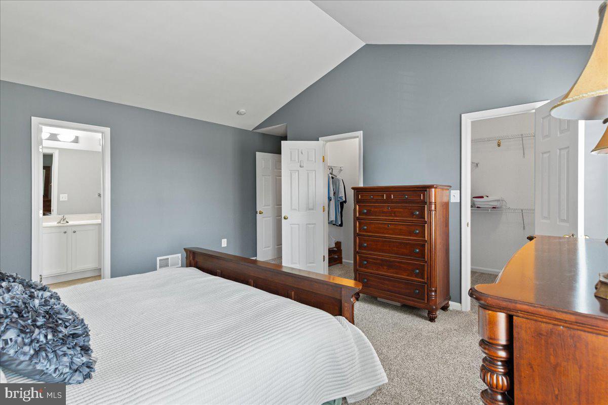 ROUND HILL - Residential