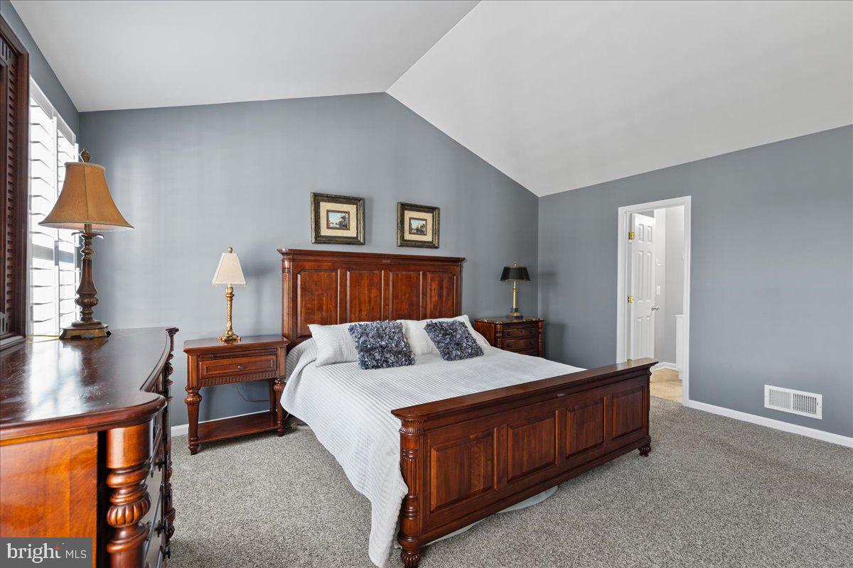 ROUND HILL - Residential