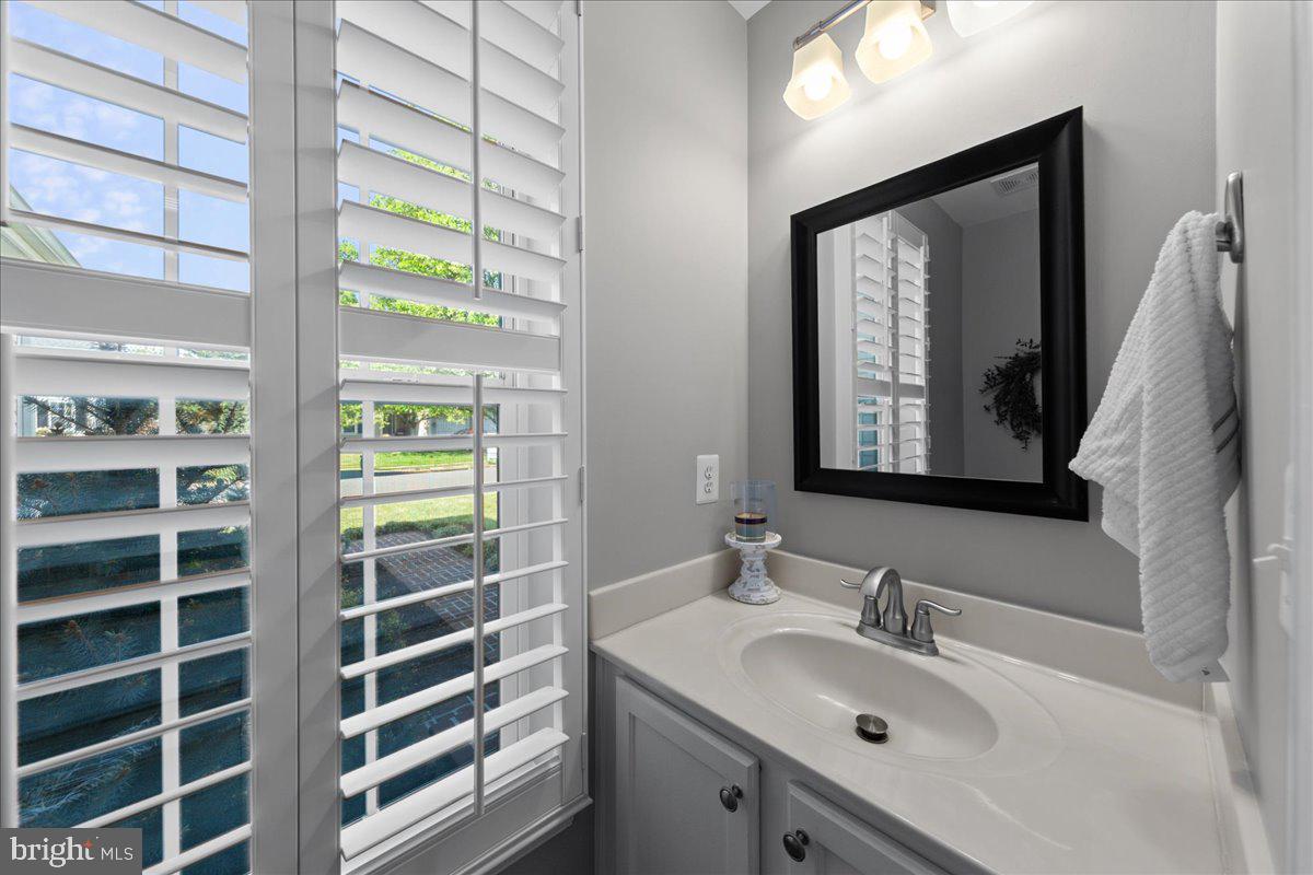 ROUND HILL - Residential