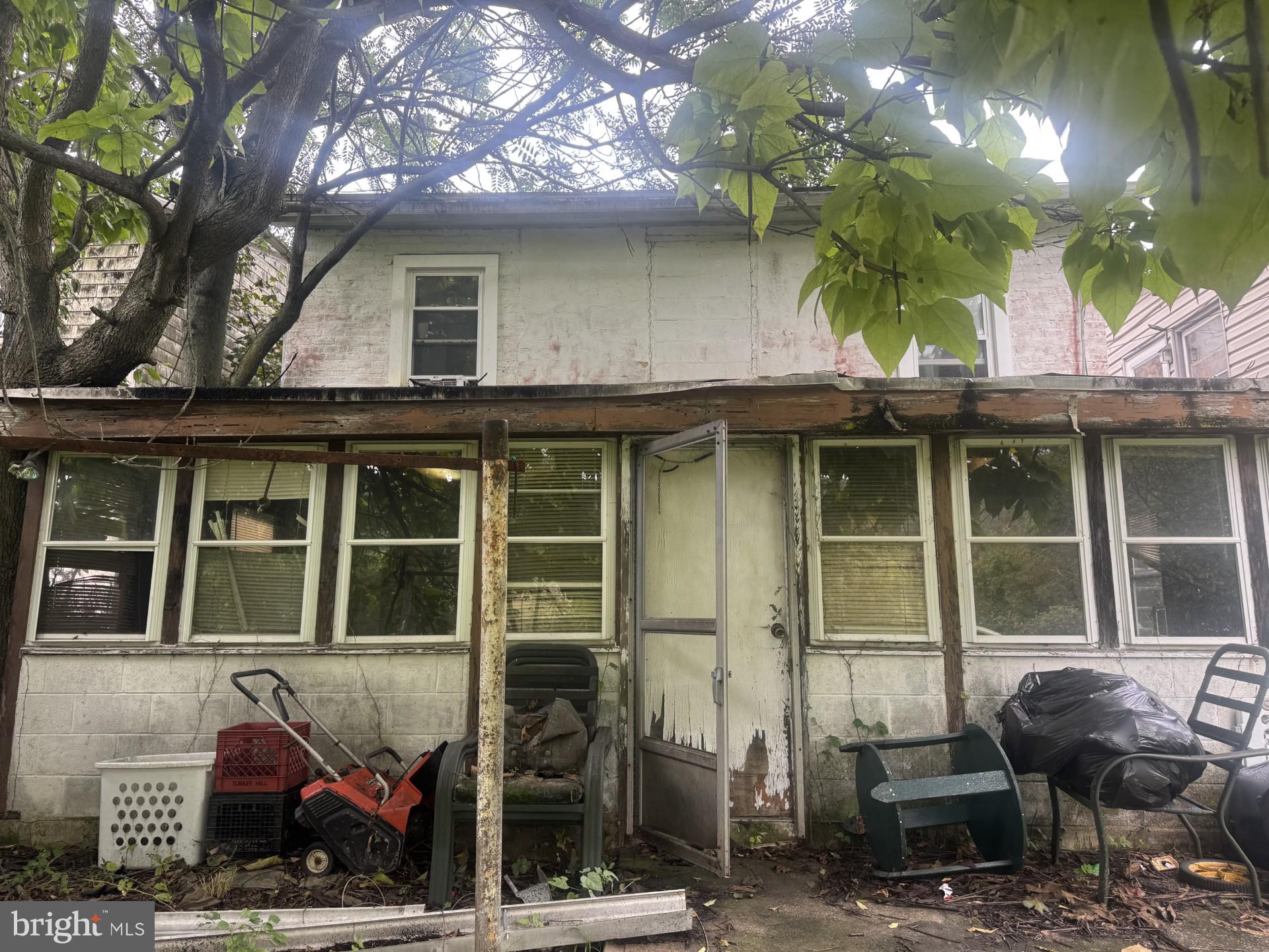 932 EDGEMONT AVENUE