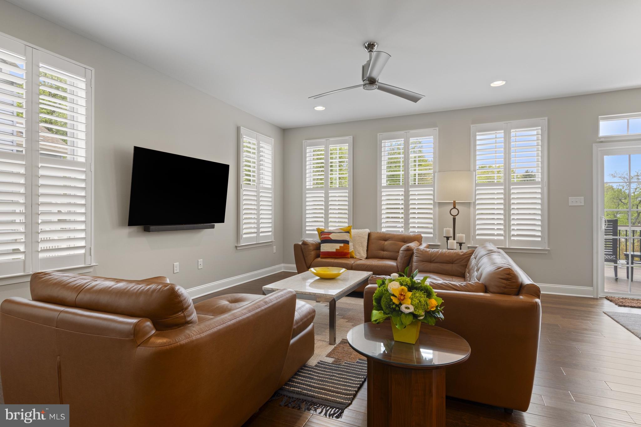 WESTHAMPTON - Residential