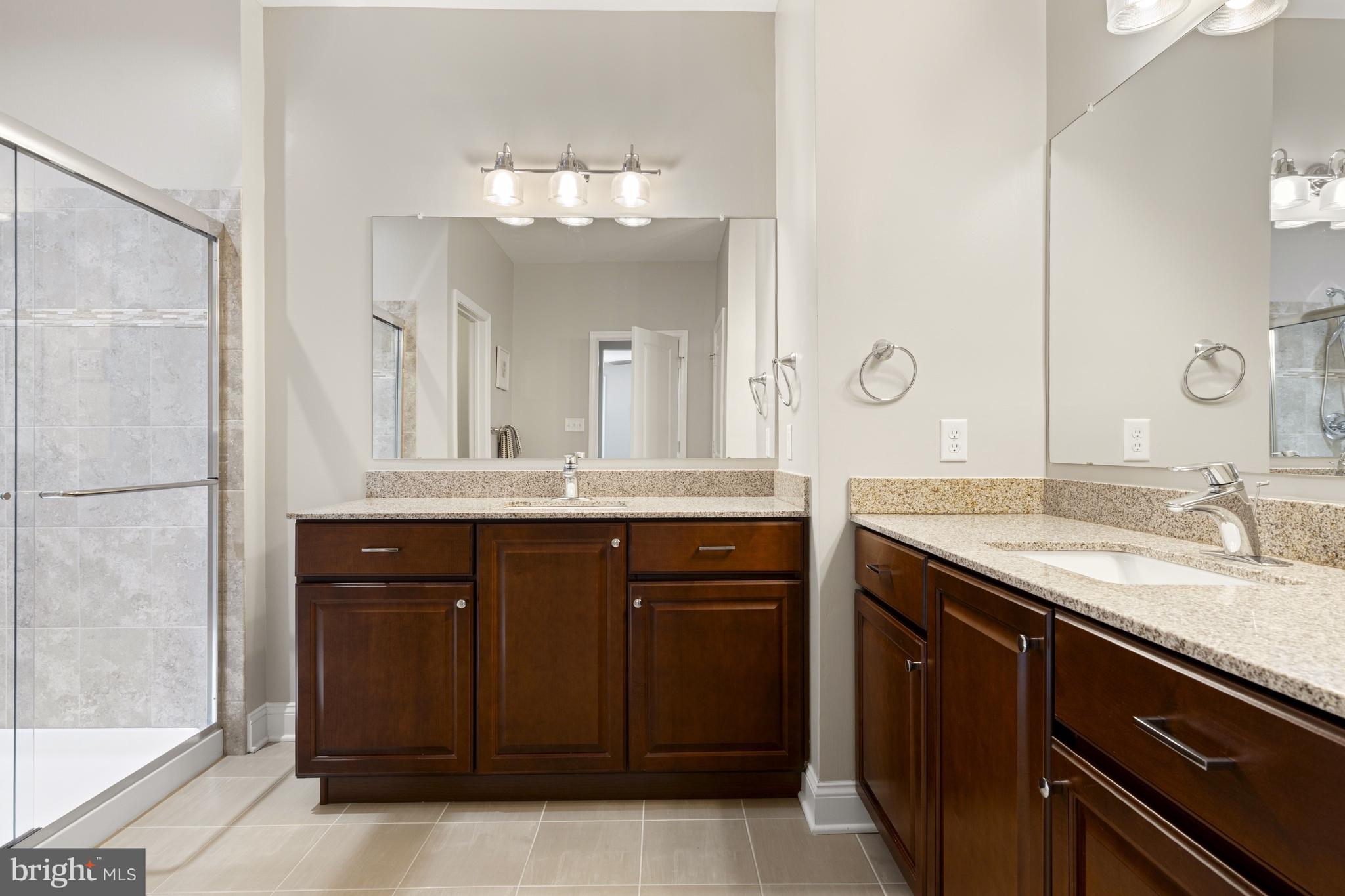 WESTHAMPTON - Residential