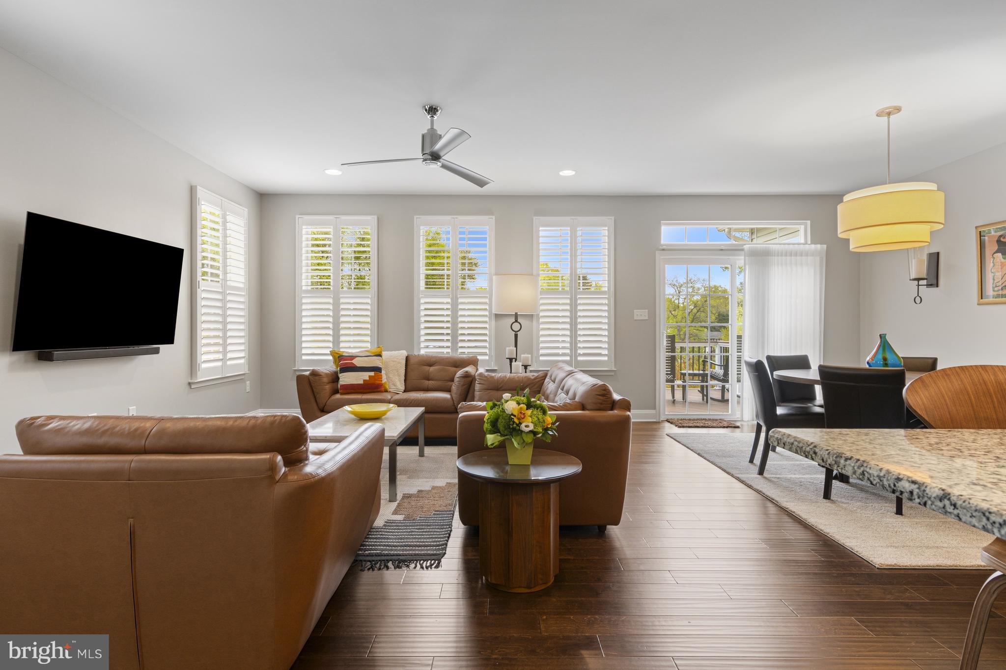 WESTHAMPTON - Residential