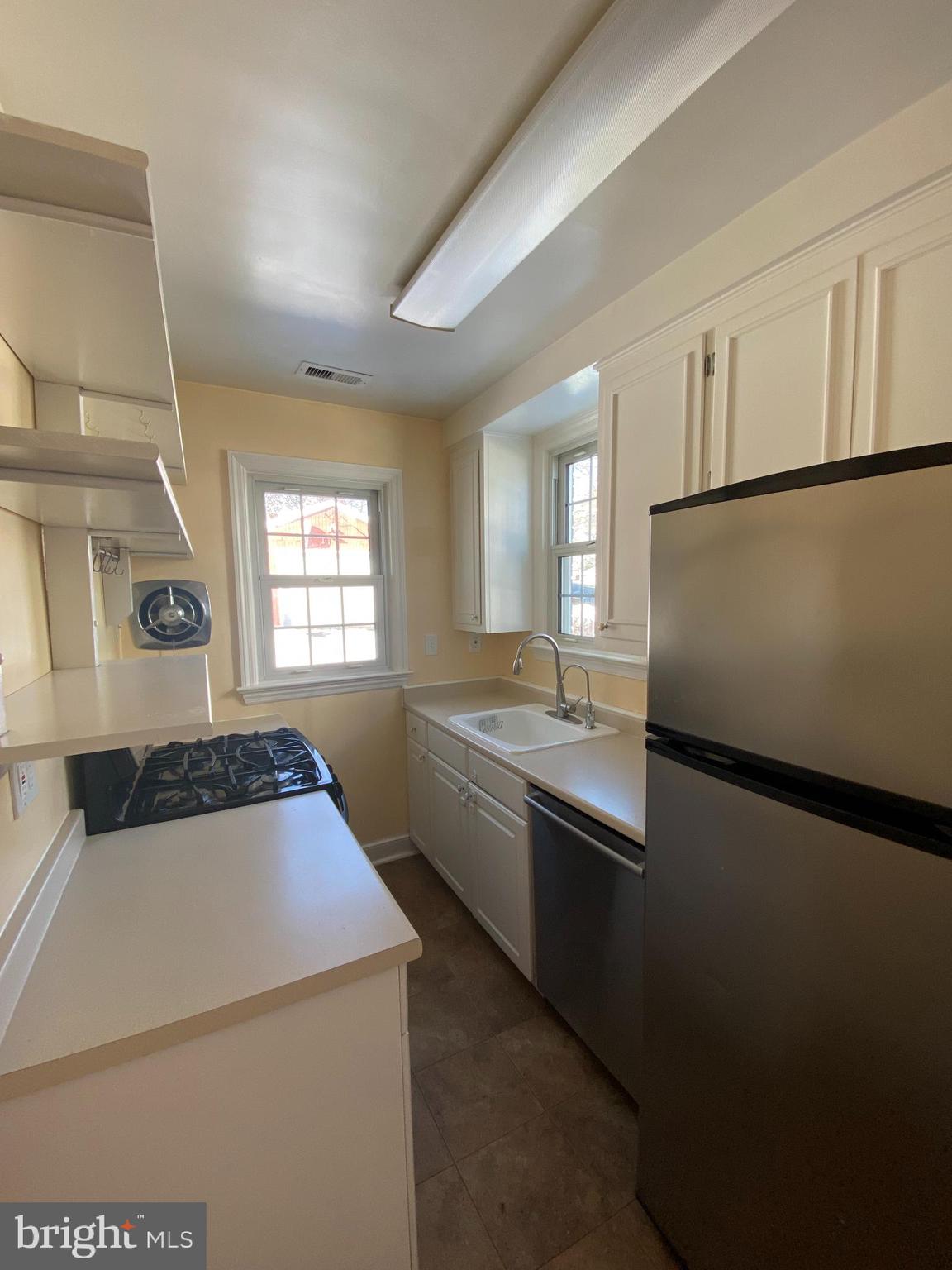 ALCOVA HEIGHTS - Residential Lease