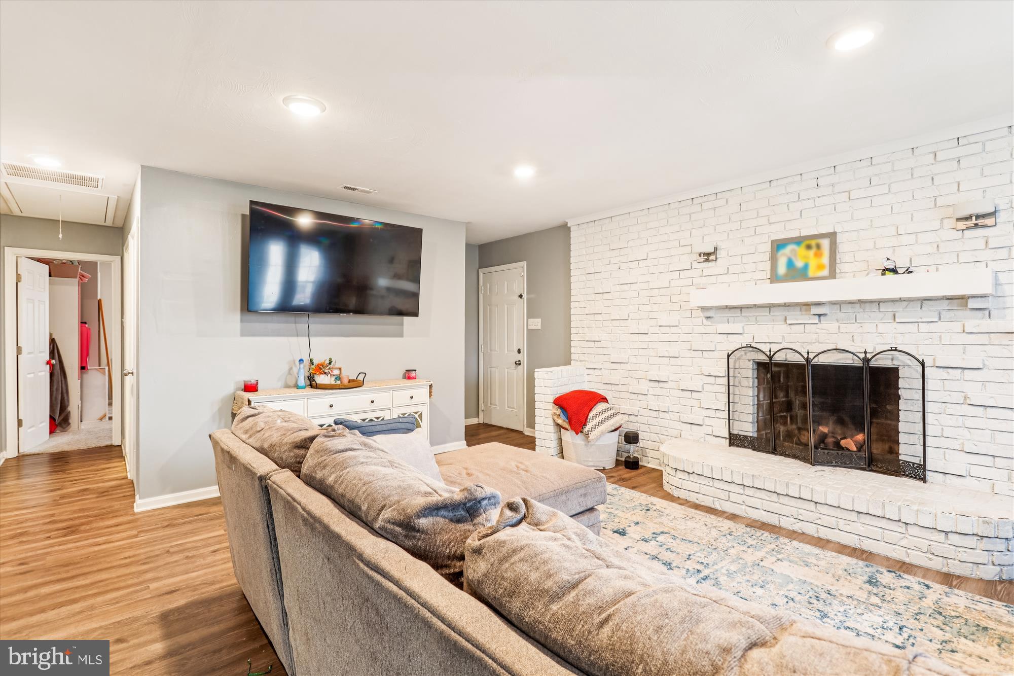 ROLAND TERRACE - Residential Lease