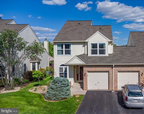 Townhouse For Sale - 323 Surrey Place<br/> MACUNGIE, PA 18062