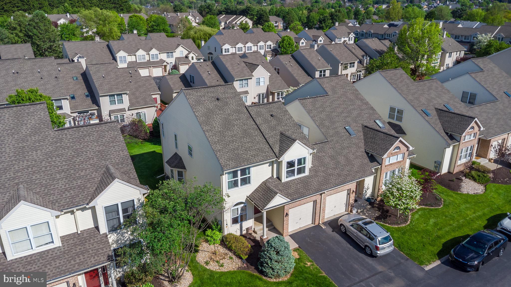 323 SURREY PLACE